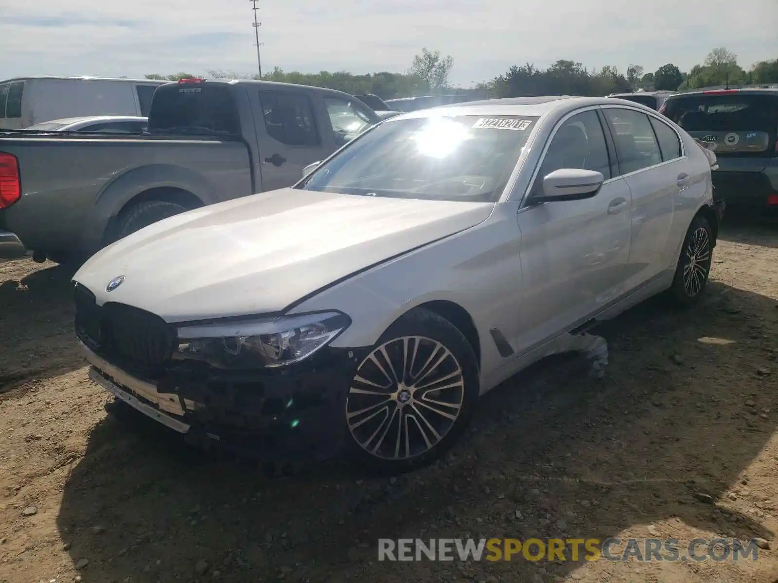 2 Фотография поврежденного автомобиля WBAJA7C58KWW39757 BMW 5 SERIES 2019