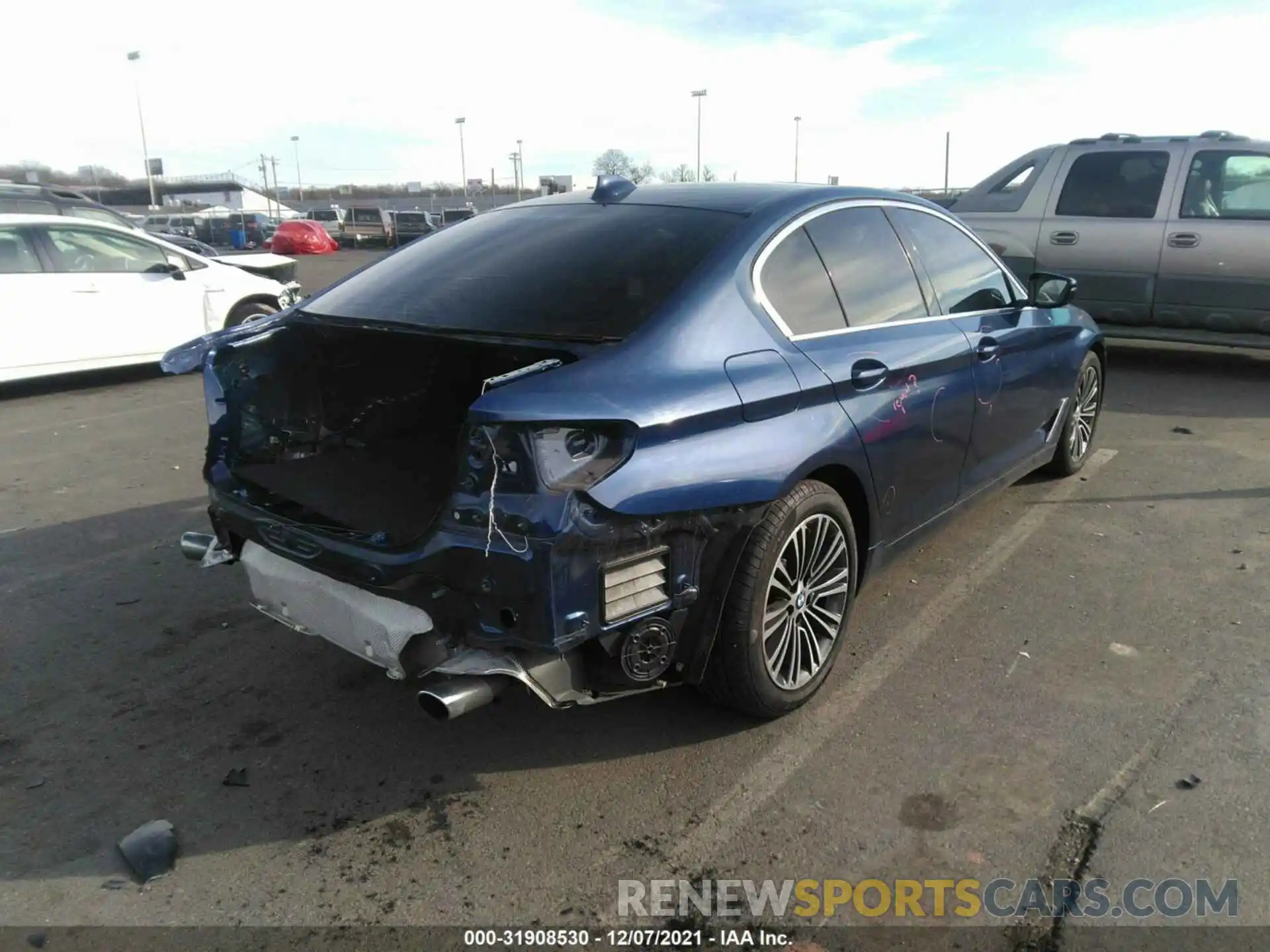 4 Photograph of a damaged car WBAJA7C59KG912165 BMW 5 SERIES 2019