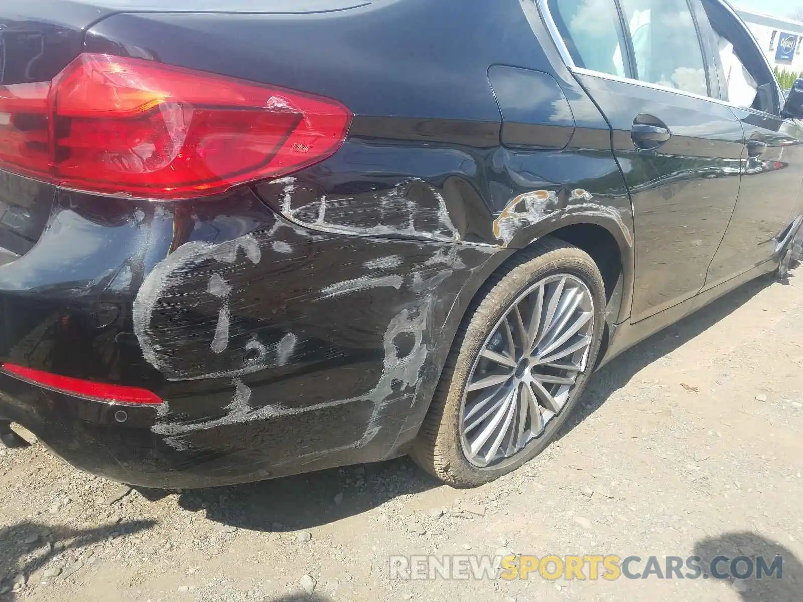 9 Photograph of a damaged car WBAJA7C59KG912831 BMW 5 SERIES 2019