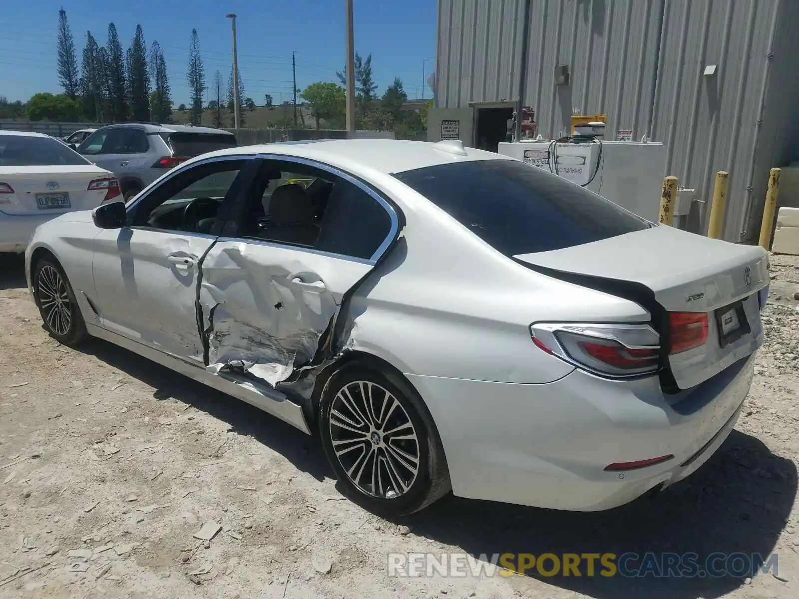 3 Photograph of a damaged car WBAJA7C59KWW19405 BMW 5 SERIES 2019