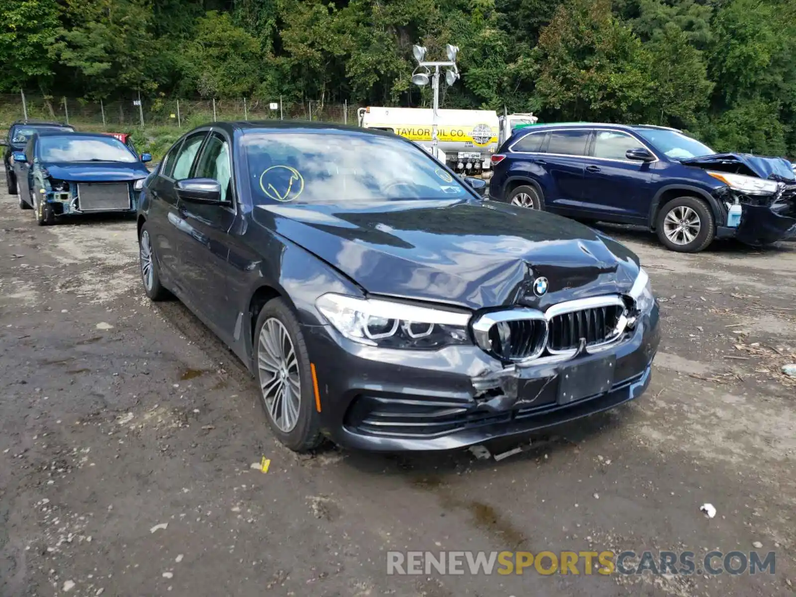 1 Photograph of a damaged car WBAJA7C59KWW33238 BMW 5 SERIES 2019