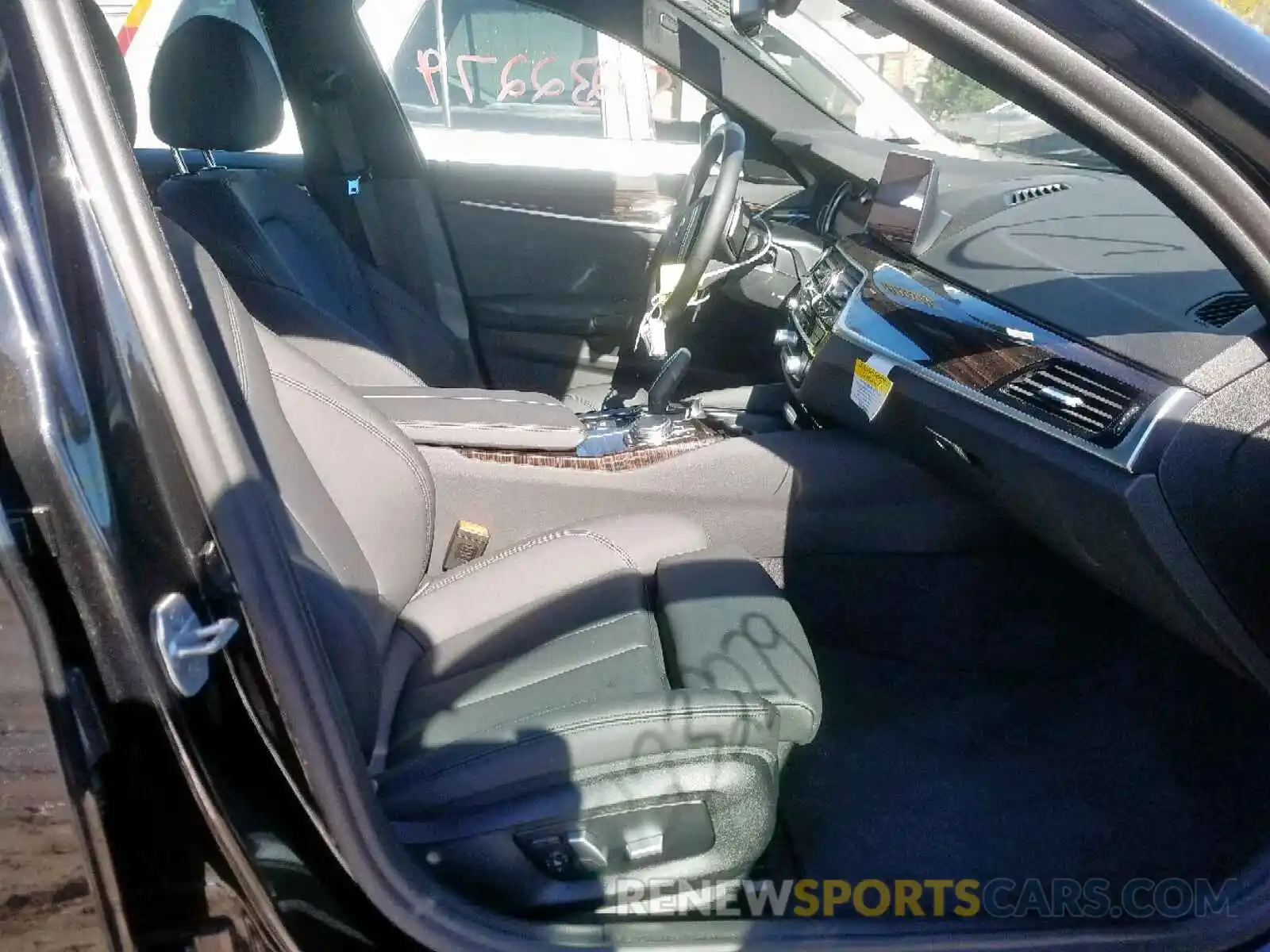 5 Photograph of a damaged car WBAJA7C5XKG912272 BMW 5 SERIES 2019