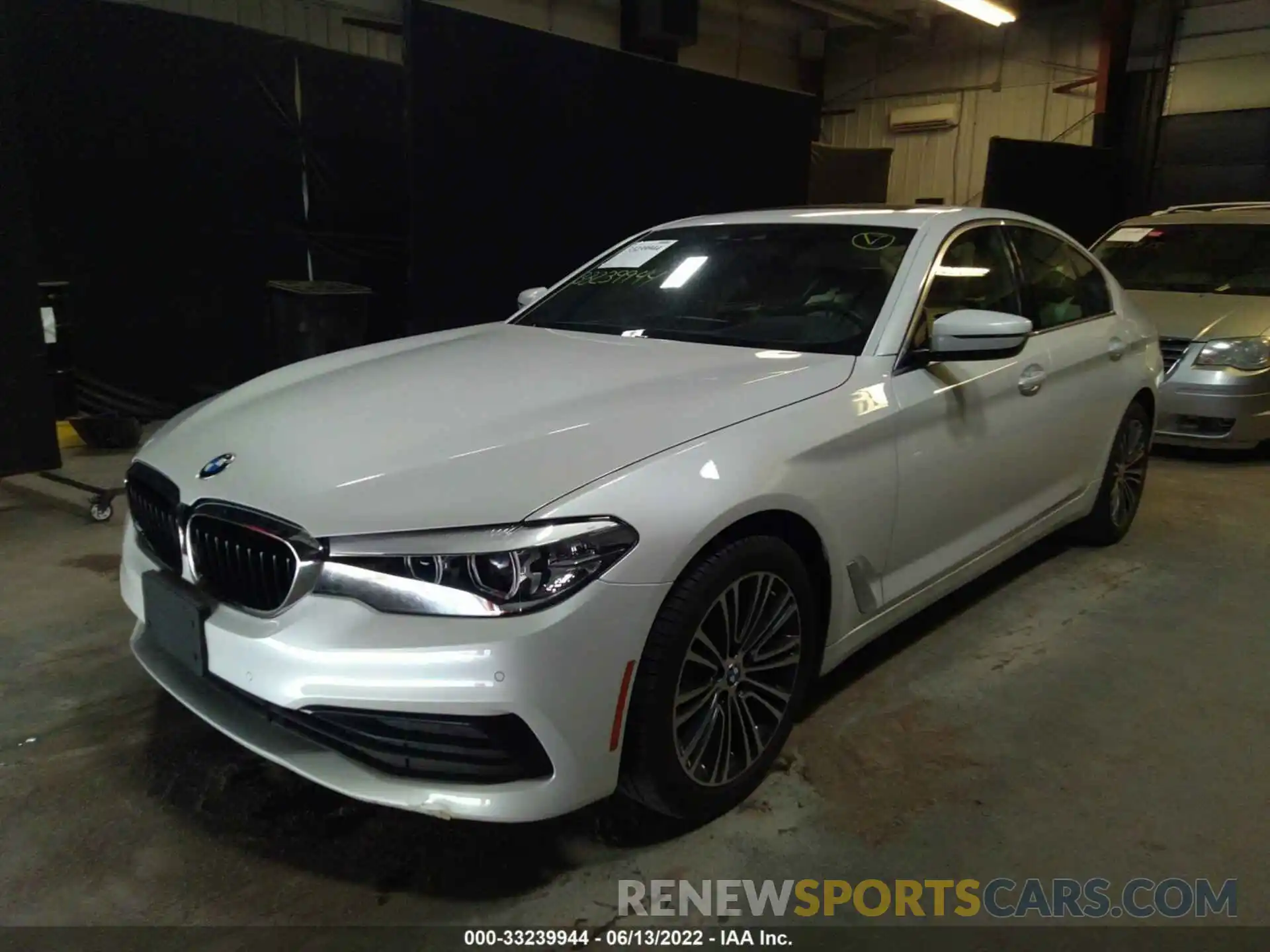 2 Photograph of a damaged car WBAJA7C5XKWW06503 BMW 5 SERIES 2019