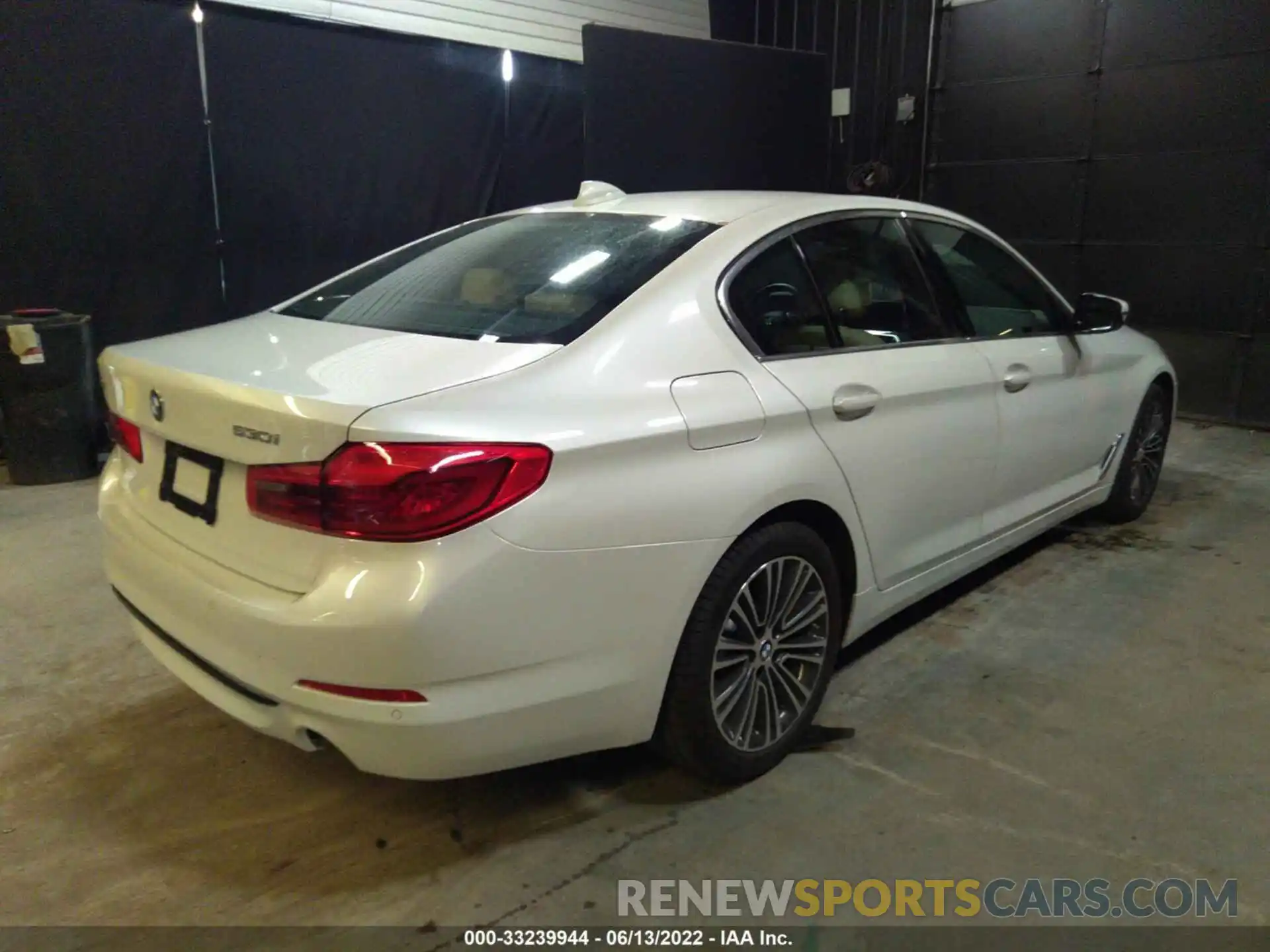 4 Photograph of a damaged car WBAJA7C5XKWW06503 BMW 5 SERIES 2019