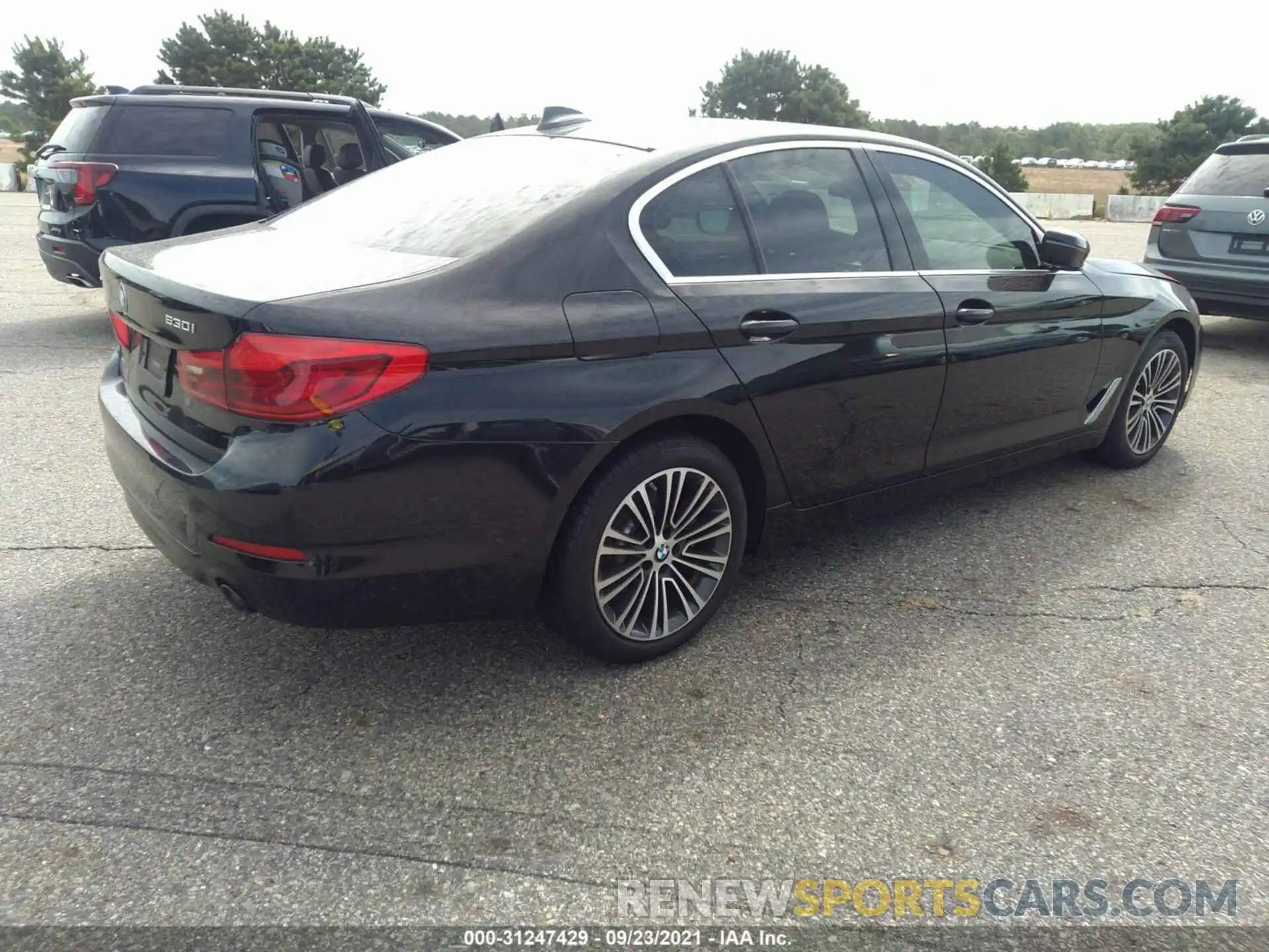 4 Photograph of a damaged car WBAJA7C5XKWW08123 BMW 5 SERIES 2019