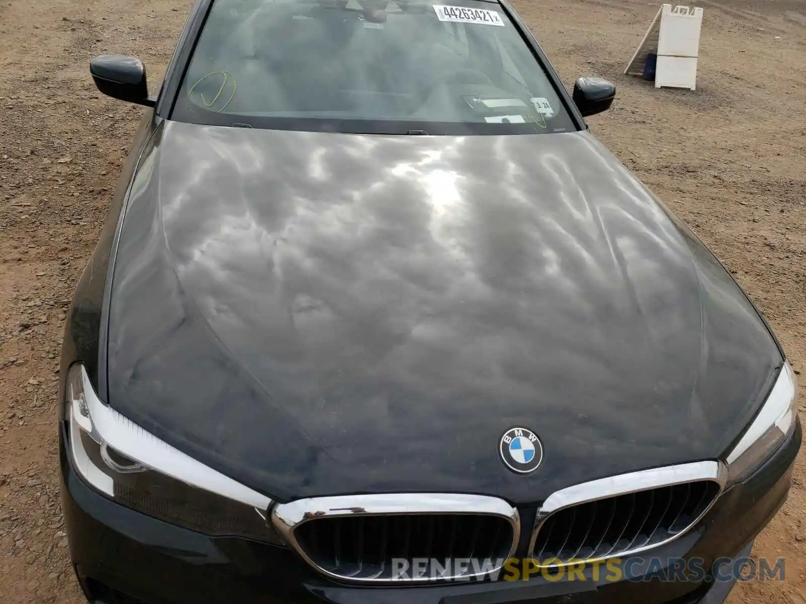 9 Photograph of a damaged car WBAJA7C5XKWW12737 BMW 5 SERIES 2019