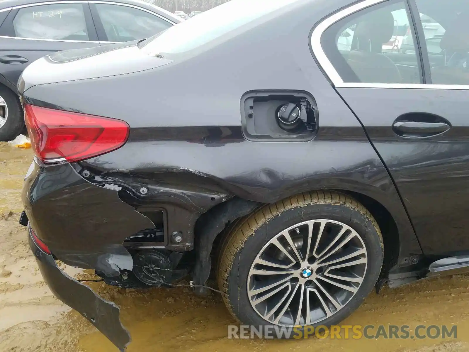 9 Photograph of a damaged car WBAJA7C5XKWW27626 BMW 5 SERIES 2019