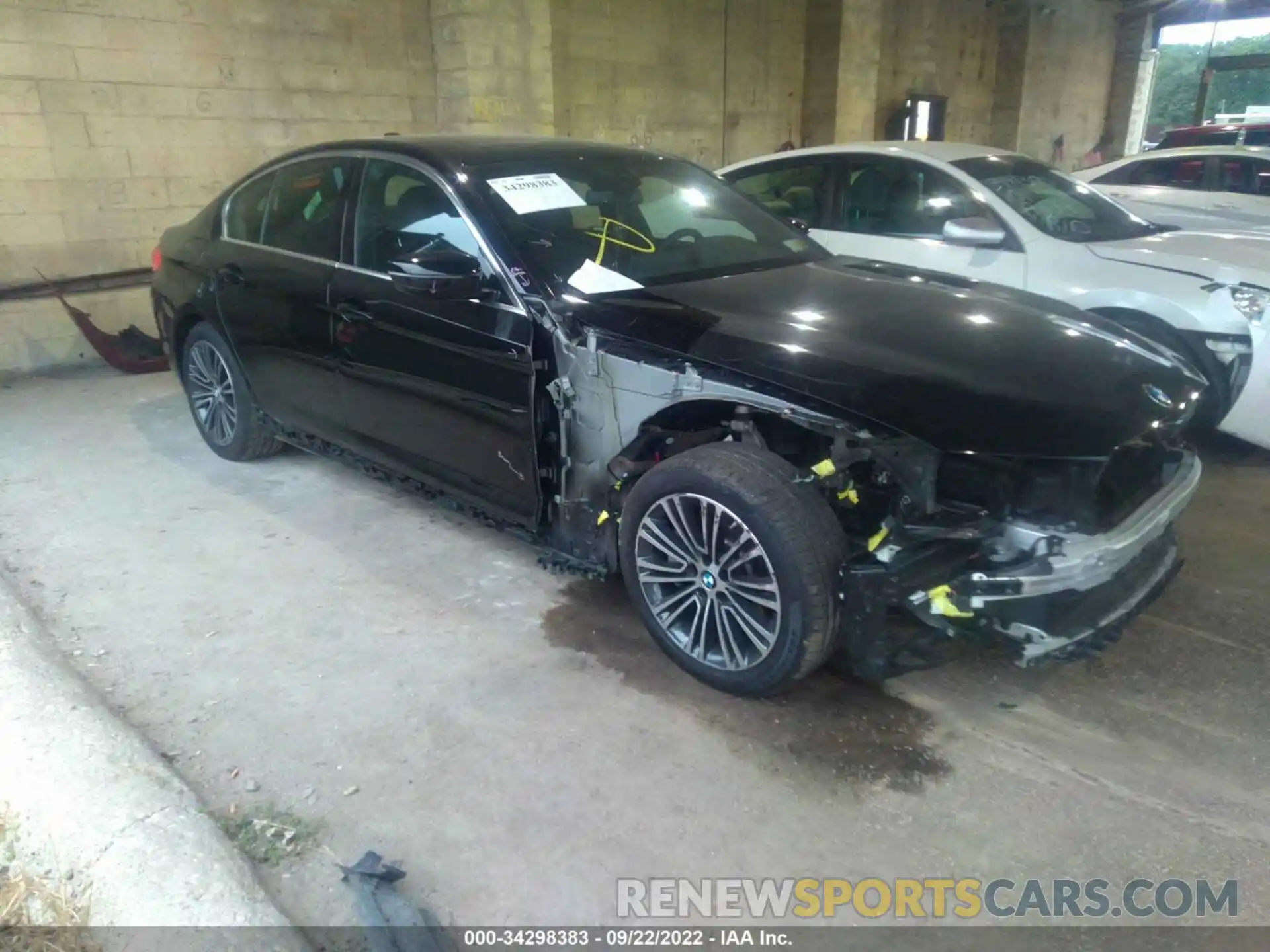 1 Photograph of a damaged car WBAJA7C5XKWW32681 BMW 5 SERIES 2019