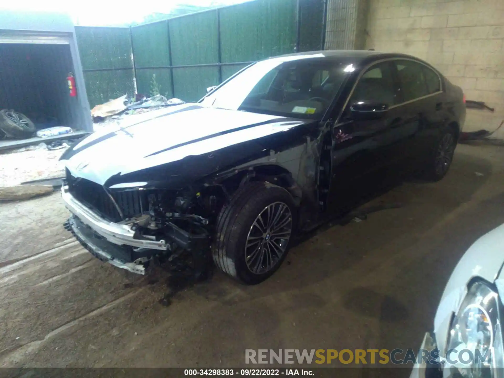 2 Photograph of a damaged car WBAJA7C5XKWW32681 BMW 5 SERIES 2019