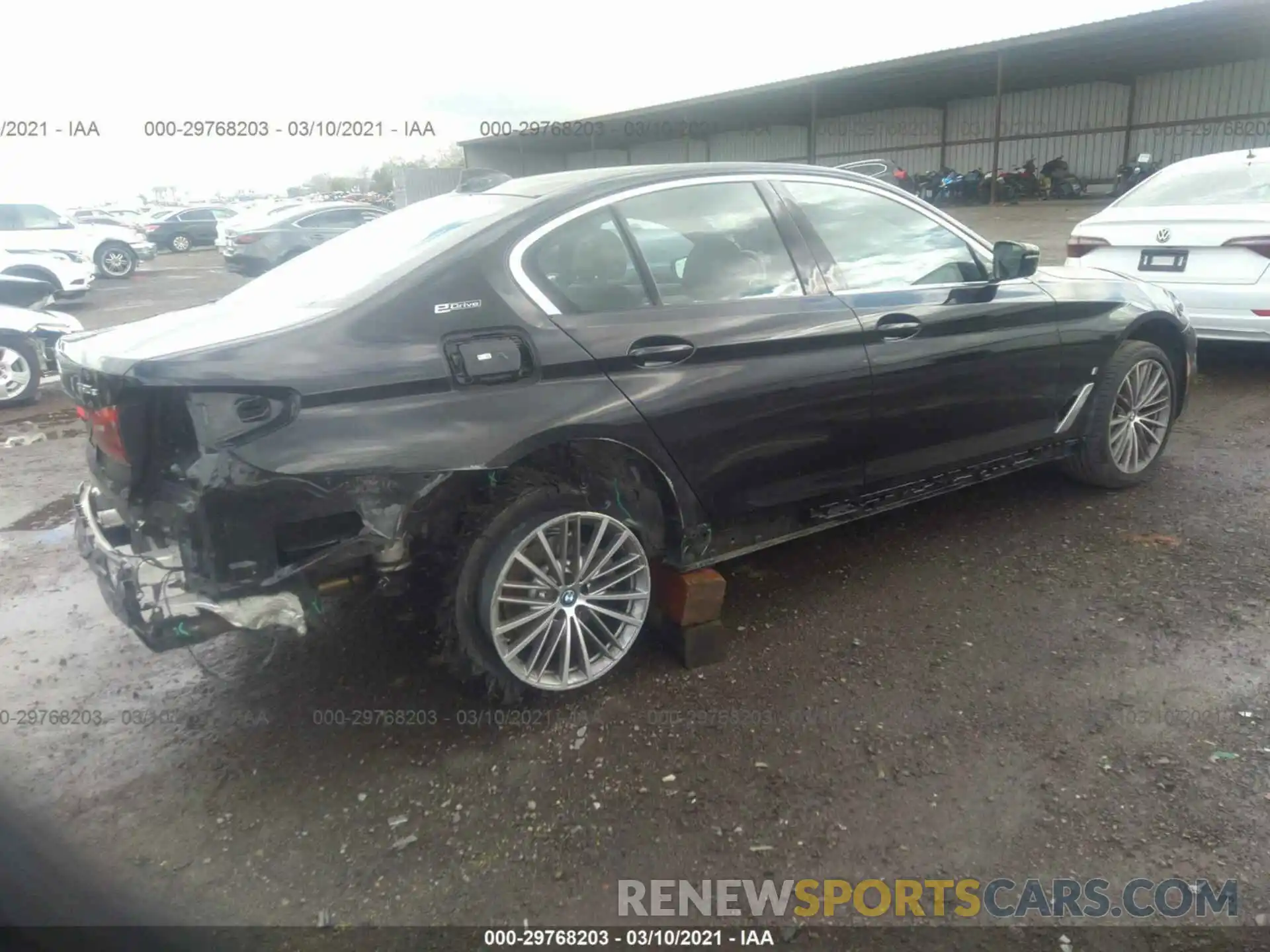 4 Photograph of a damaged car WBAJA9C50KB392768 BMW 5 SERIES 2019