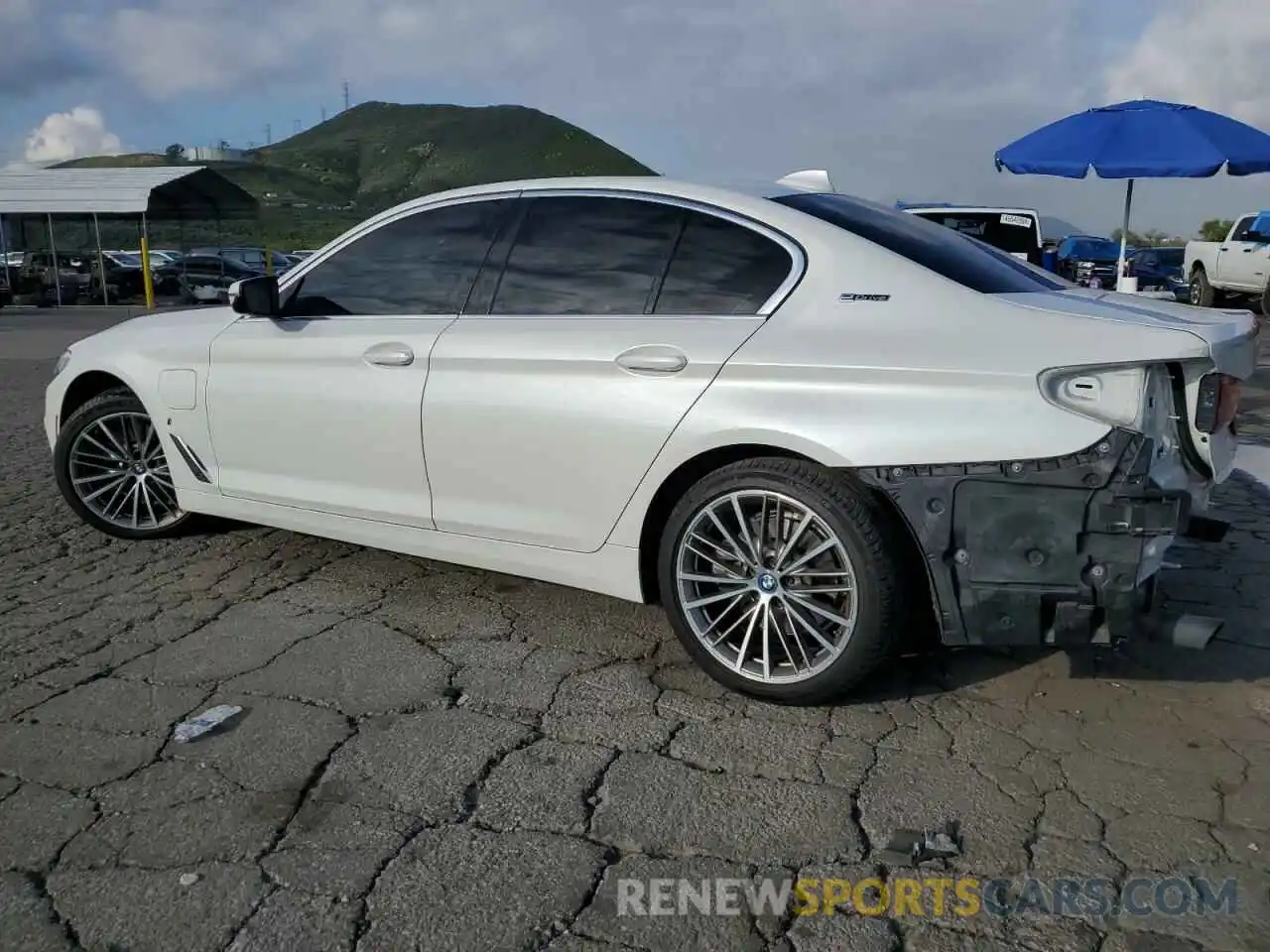 2 Photograph of a damaged car WBAJA9C51KB254575 BMW 5 SERIES 2019