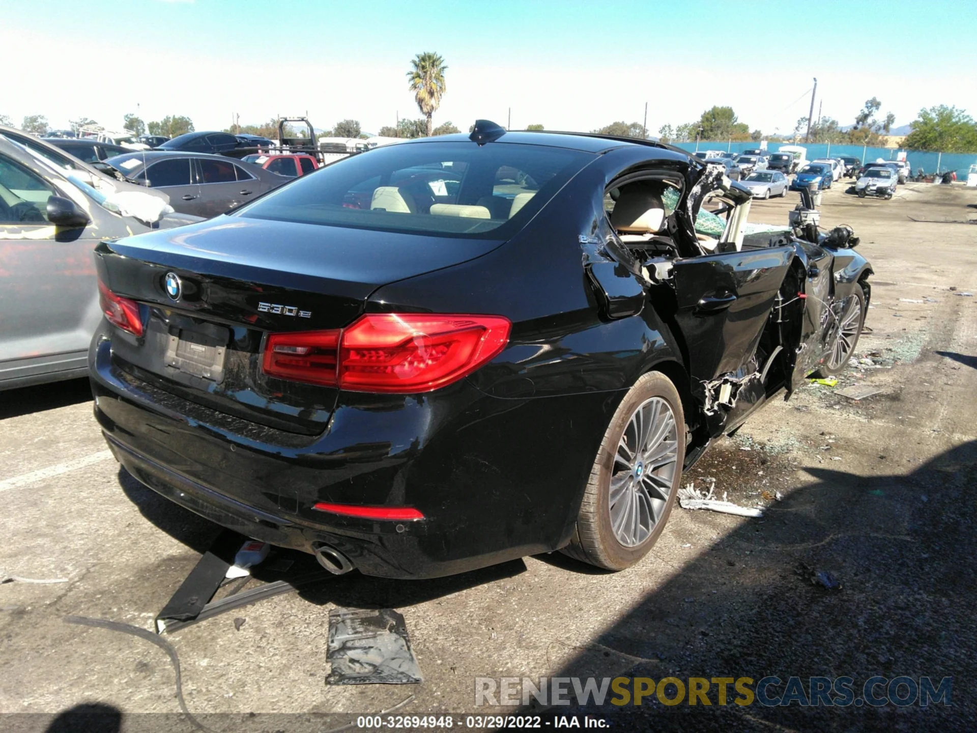 4 Photograph of a damaged car WBAJA9C51KB254723 BMW 5 SERIES 2019