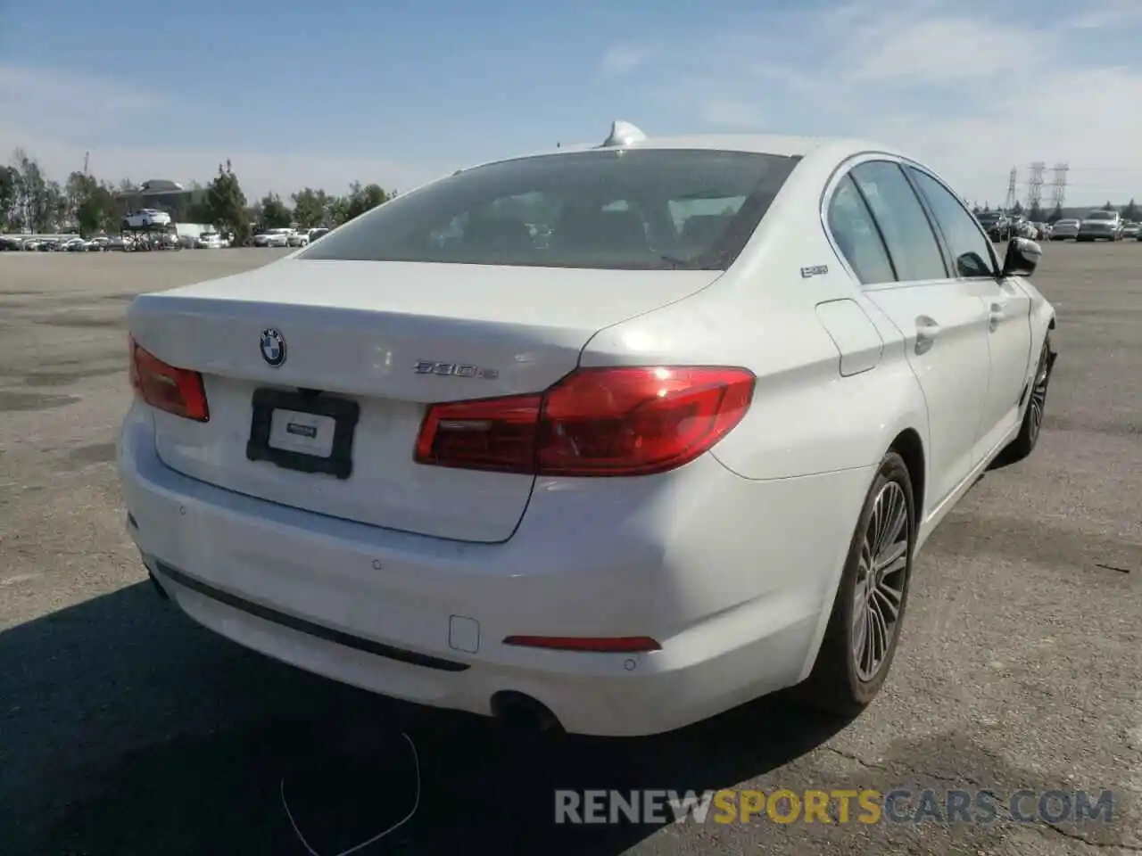 4 Photograph of a damaged car WBAJA9C51KB389572 BMW 5 SERIES 2019