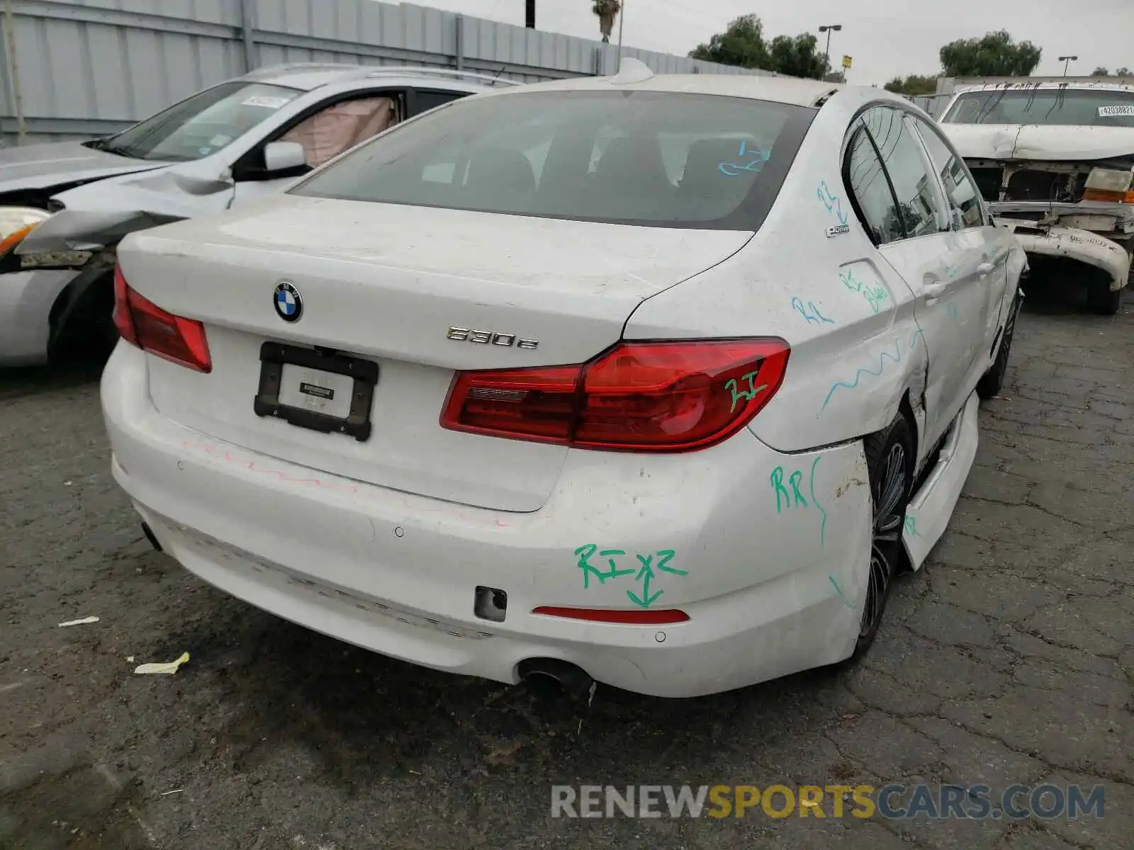 4 Photograph of a damaged car WBAJA9C51KB389765 BMW 5 SERIES 2019