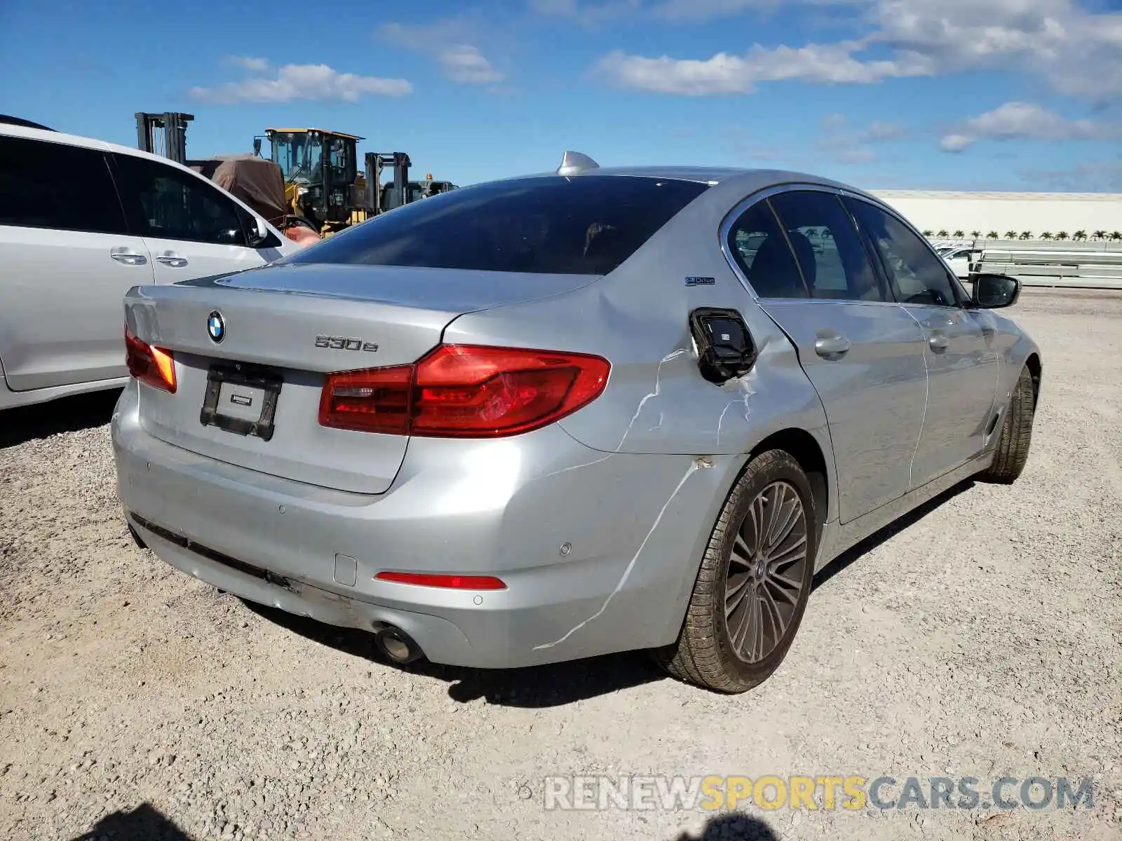 4 Photograph of a damaged car WBAJA9C51KB393265 BMW 5 SERIES 2019