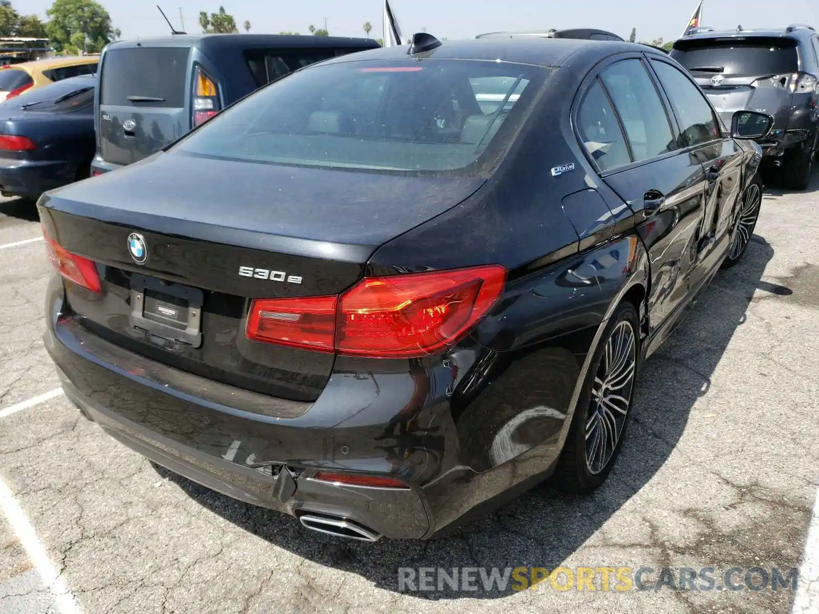 4 Photograph of a damaged car WBAJA9C51KB399261 BMW 5 SERIES 2019