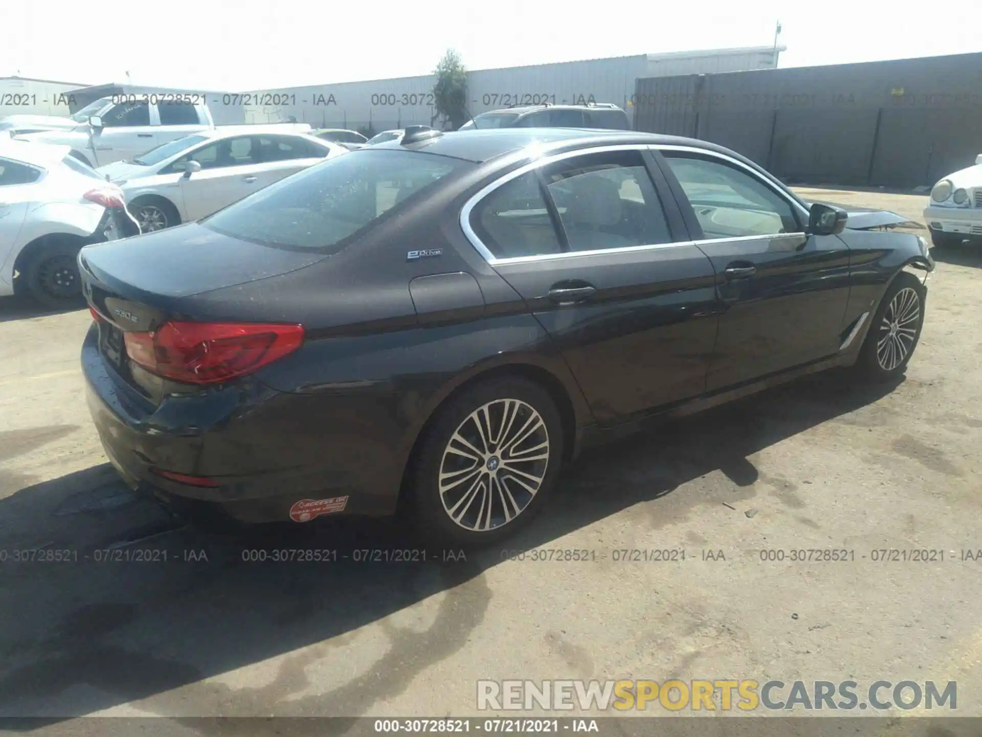 4 Photograph of a damaged car WBAJA9C54KB253842 BMW 5 SERIES 2019