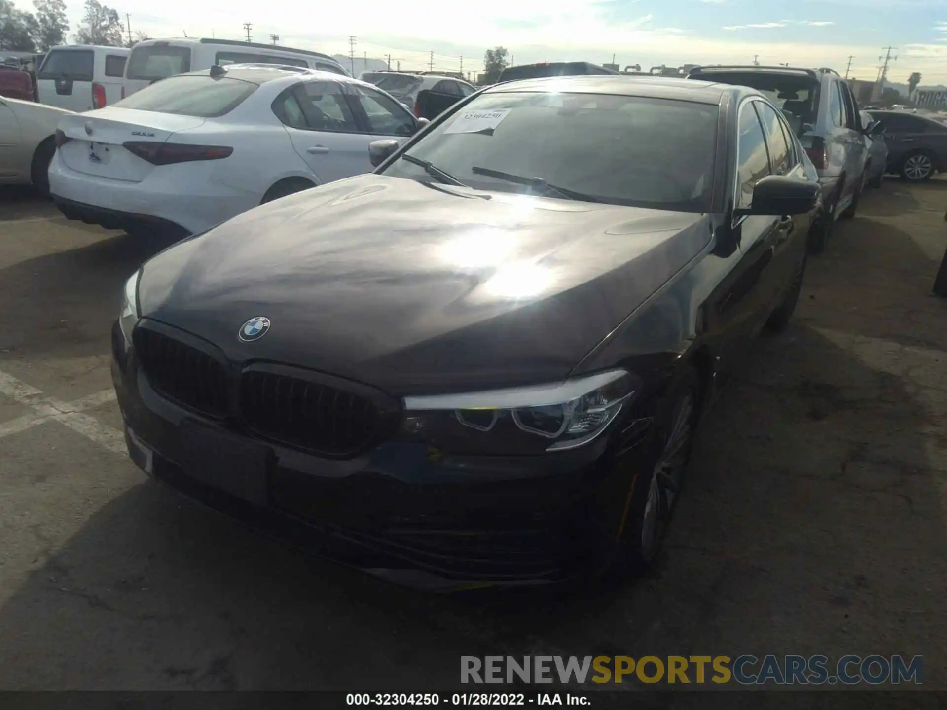 2 Фотография поврежденного автомобиля WBAJA9C54KB389128 BMW 5 SERIES 2019