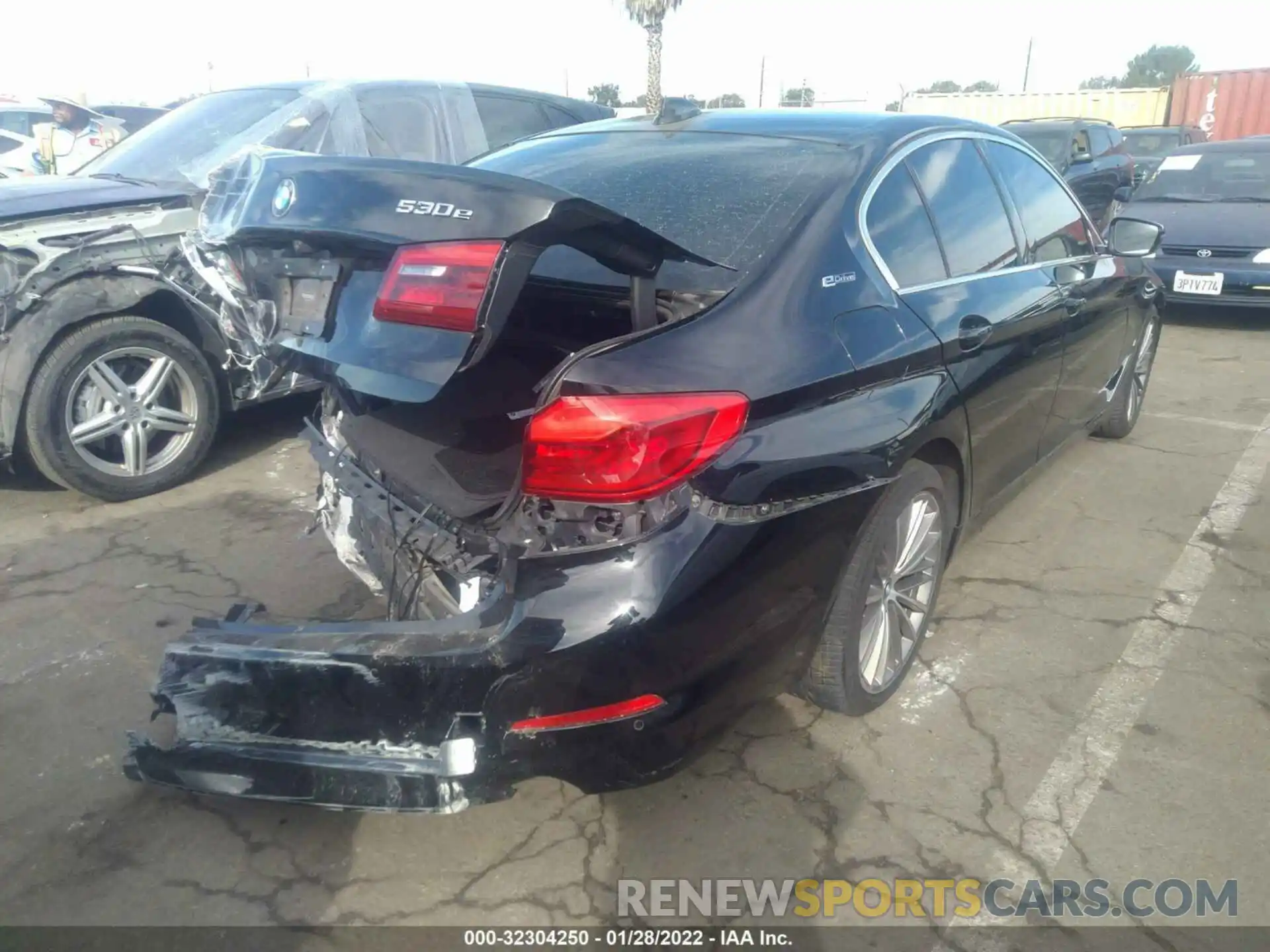 4 Photograph of a damaged car WBAJA9C54KB389128 BMW 5 SERIES 2019