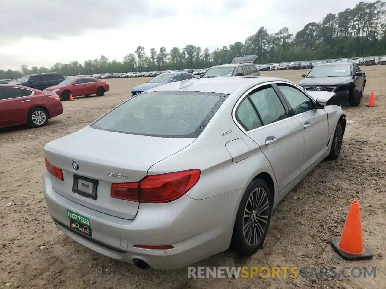 4 Photograph of a damaged car WBAJA9C54KB392787 BMW 5 SERIES 2019