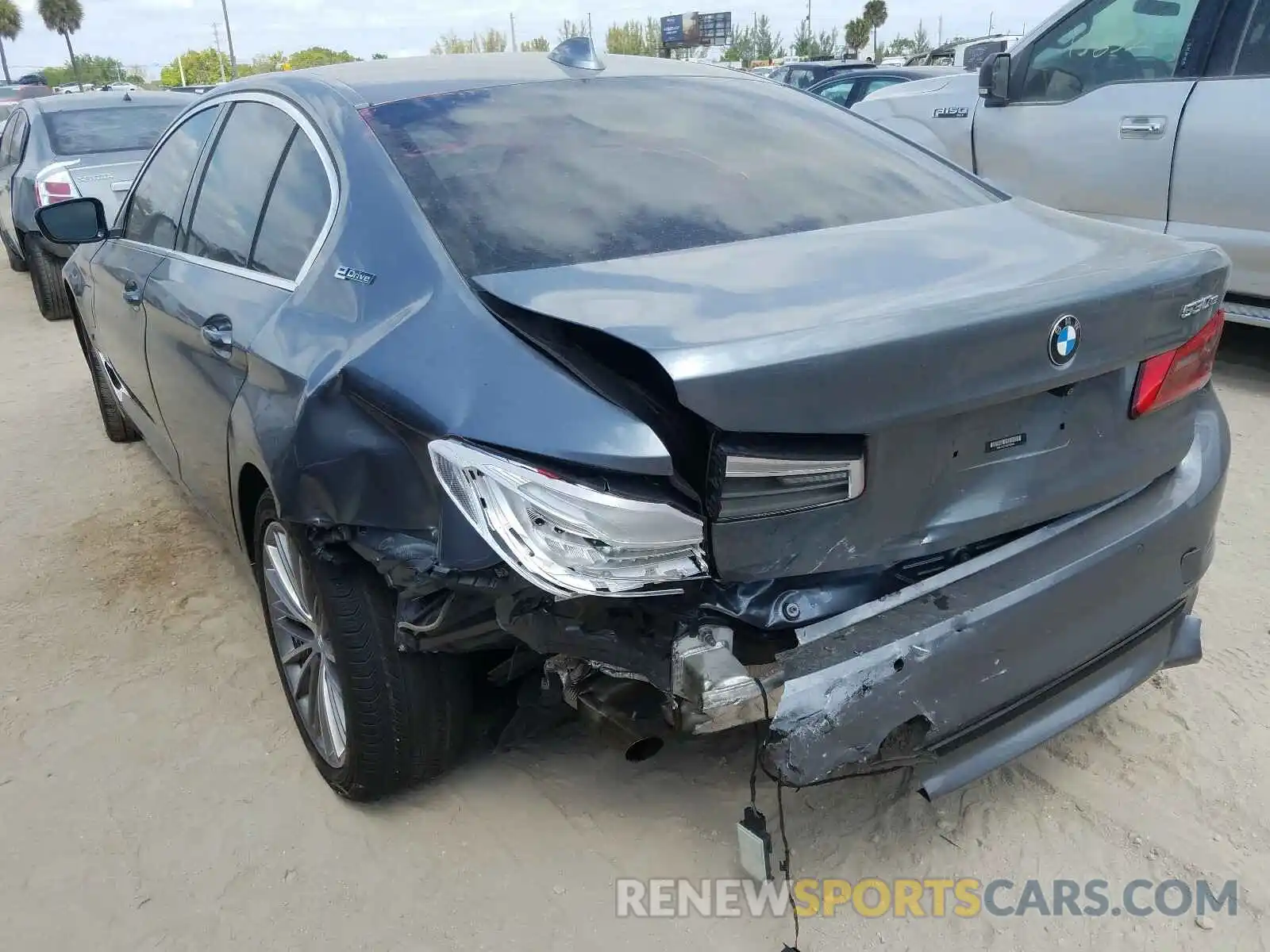 3 Фотография поврежденного автомобиля WBAJA9C54KB393261 BMW 5 SERIES 2019