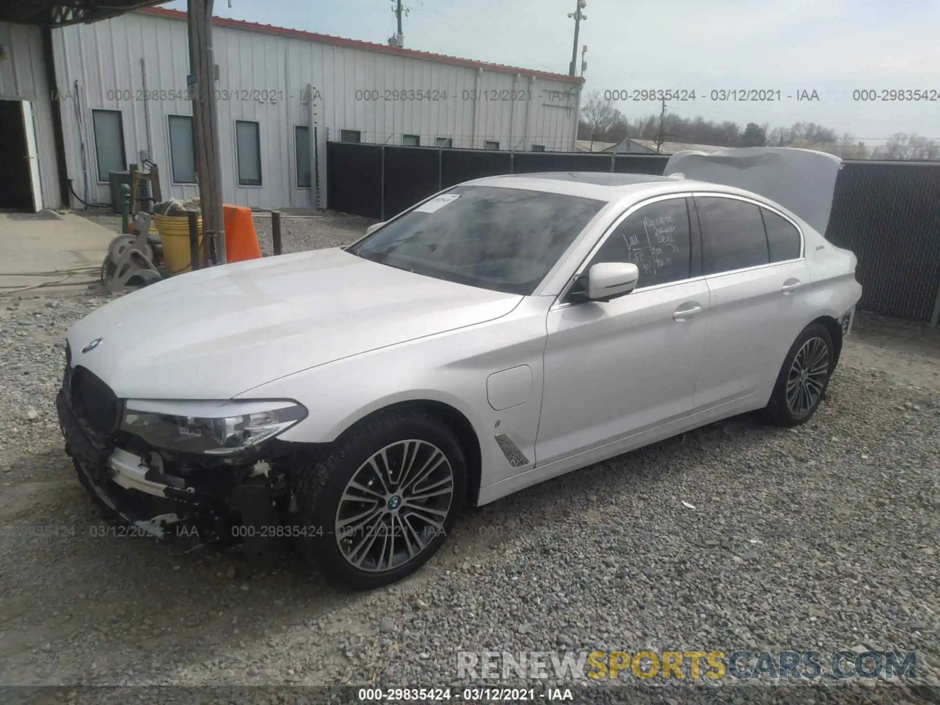 2 Фотография поврежденного автомобиля WBAJA9C54KB393874 BMW 5 SERIES 2019