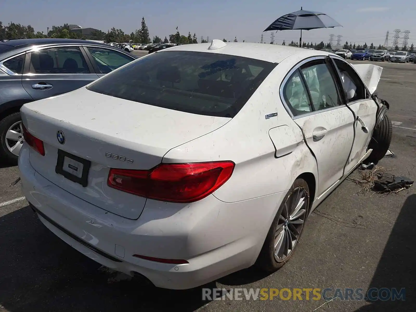 4 Photograph of a damaged car WBAJA9C54KB398931 BMW 5 SERIES 2019