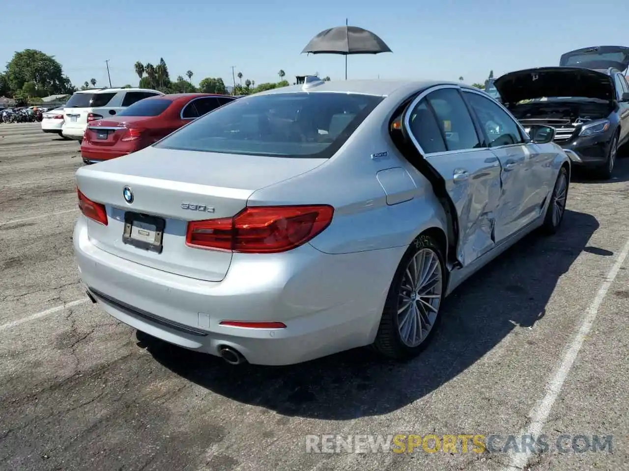 4 Photograph of a damaged car WBAJA9C55KB399263 BMW 5 SERIES 2019