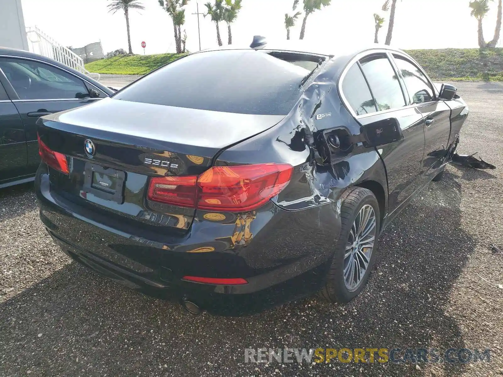 4 Photograph of a damaged car WBAJA9C55KB399375 BMW 5 SERIES 2019