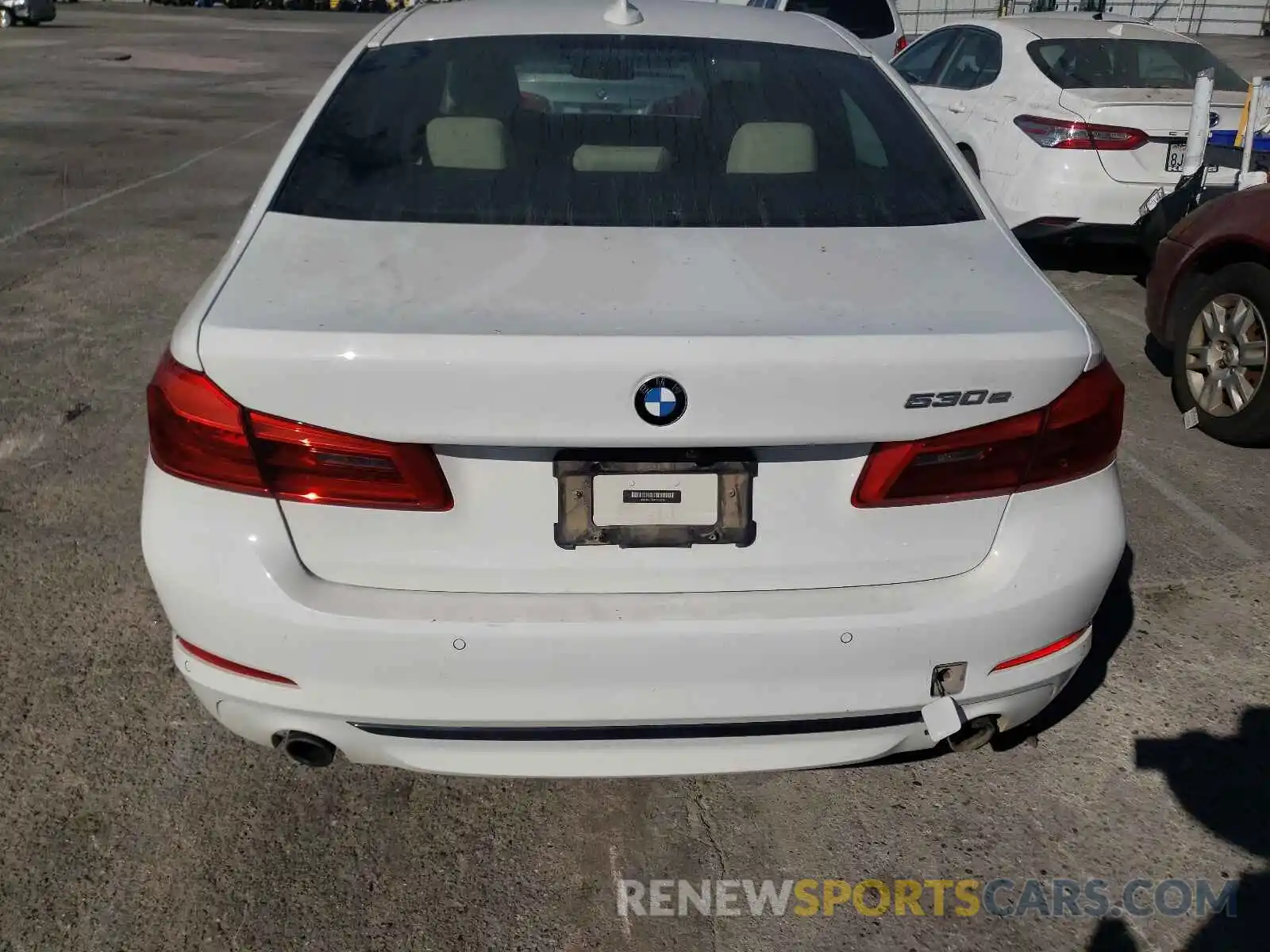 9 Photograph of a damaged car WBAJA9C56KB253776 BMW 5 SERIES 2019