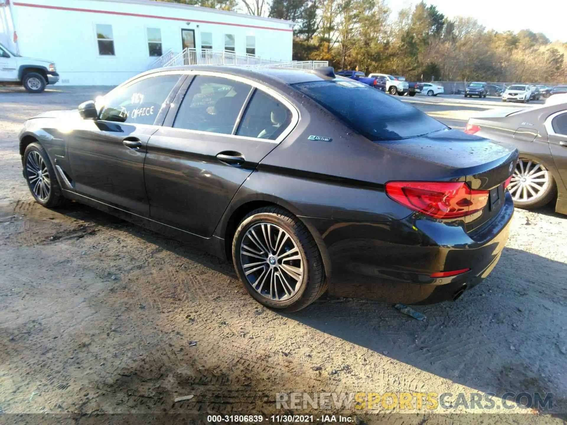 3 Фотография поврежденного автомобиля WBAJA9C56KB389051 BMW 5 SERIES 2019