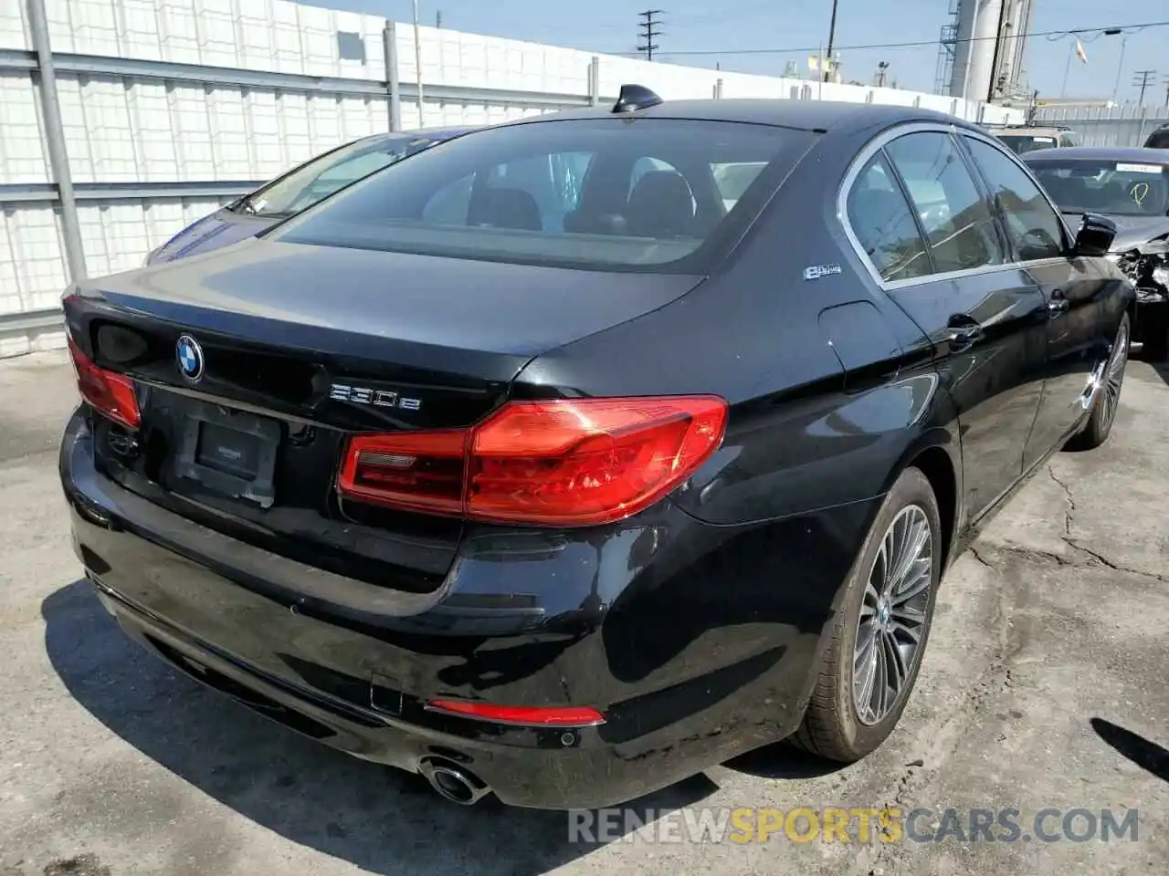 4 Photograph of a damaged car WBAJA9C56KB389745 BMW 5 SERIES 2019