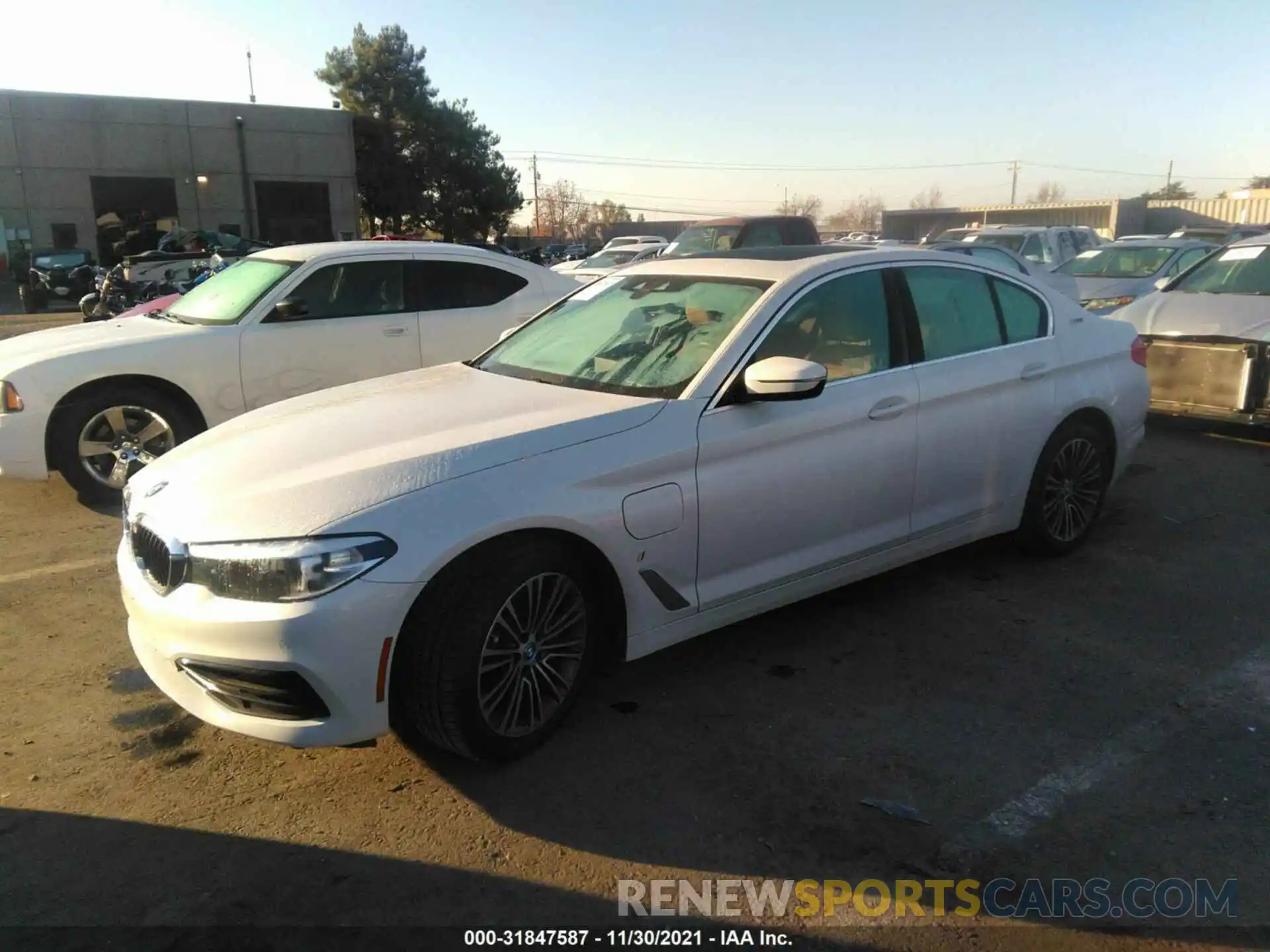 2 Photograph of a damaged car WBAJA9C56KB393150 BMW 5 SERIES 2019