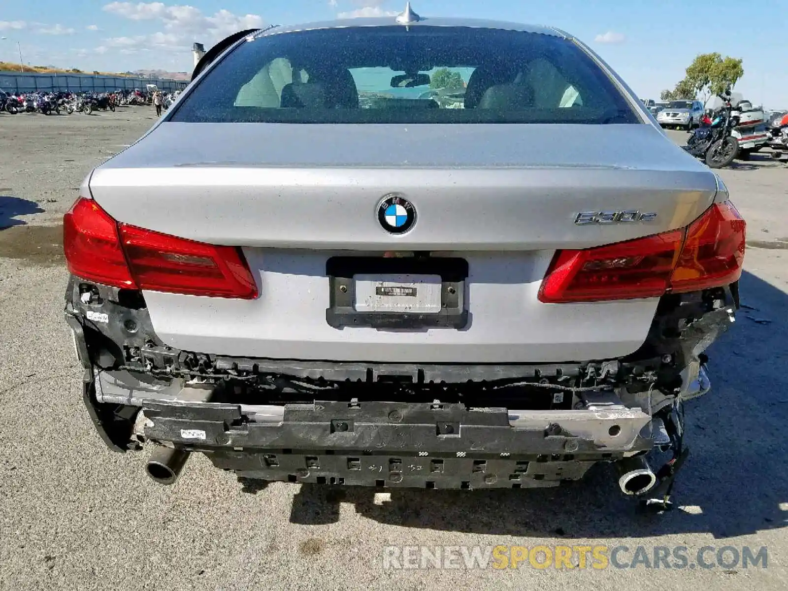 9 Photograph of a damaged car WBAJA9C56KB393620 BMW 5 SERIES 2019