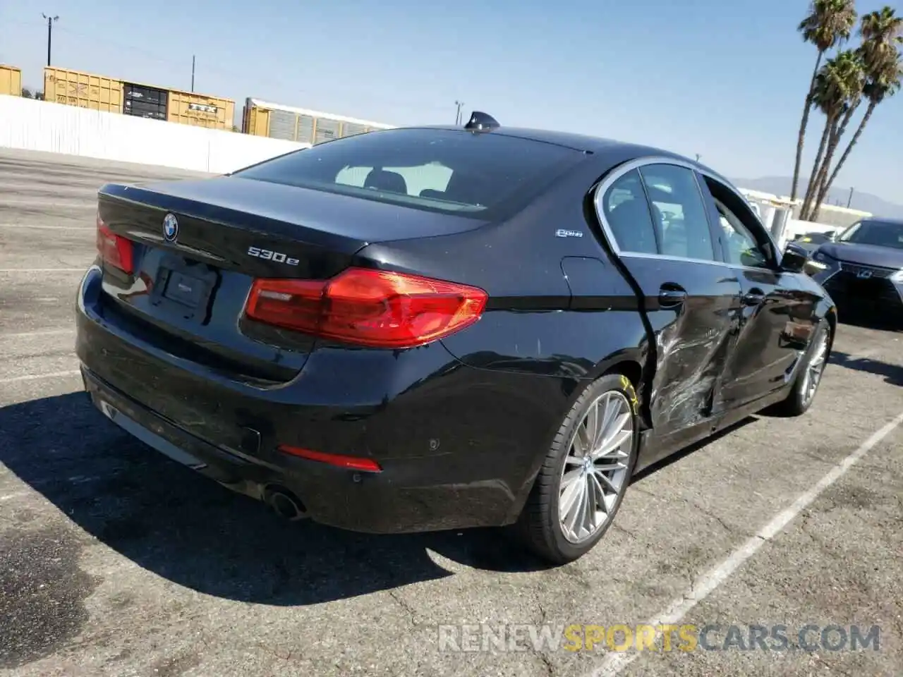 4 Photograph of a damaged car WBAJA9C56KB399031 BMW 5 SERIES 2019