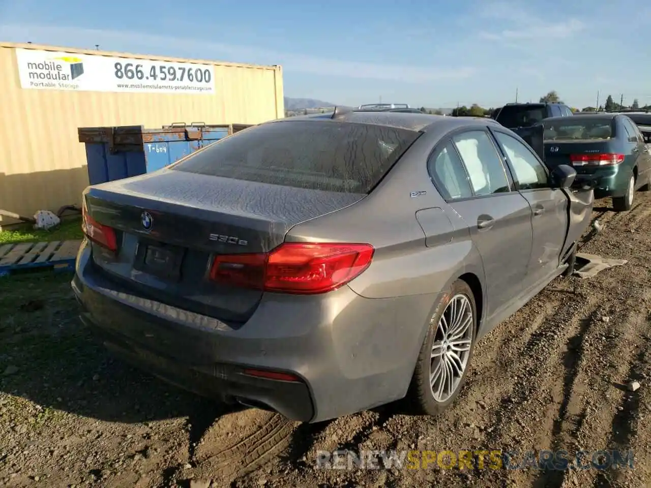 4 Фотография поврежденного автомобиля WBAJA9C57KB393464 BMW 5 SERIES 2019