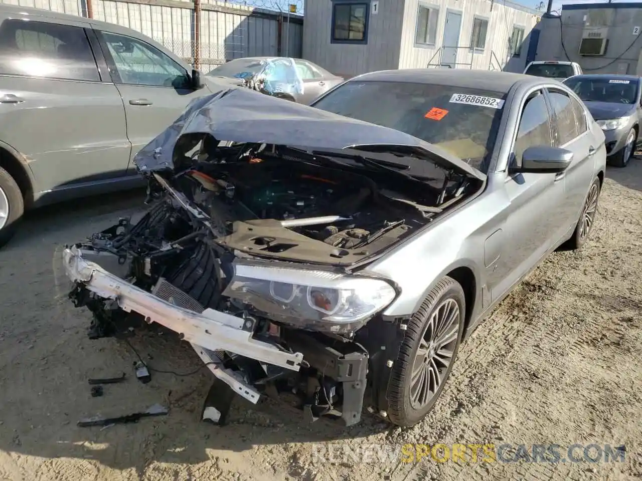 2 Фотография поврежденного автомобиля WBAJA9C57KB398681 BMW 5 SERIES 2019