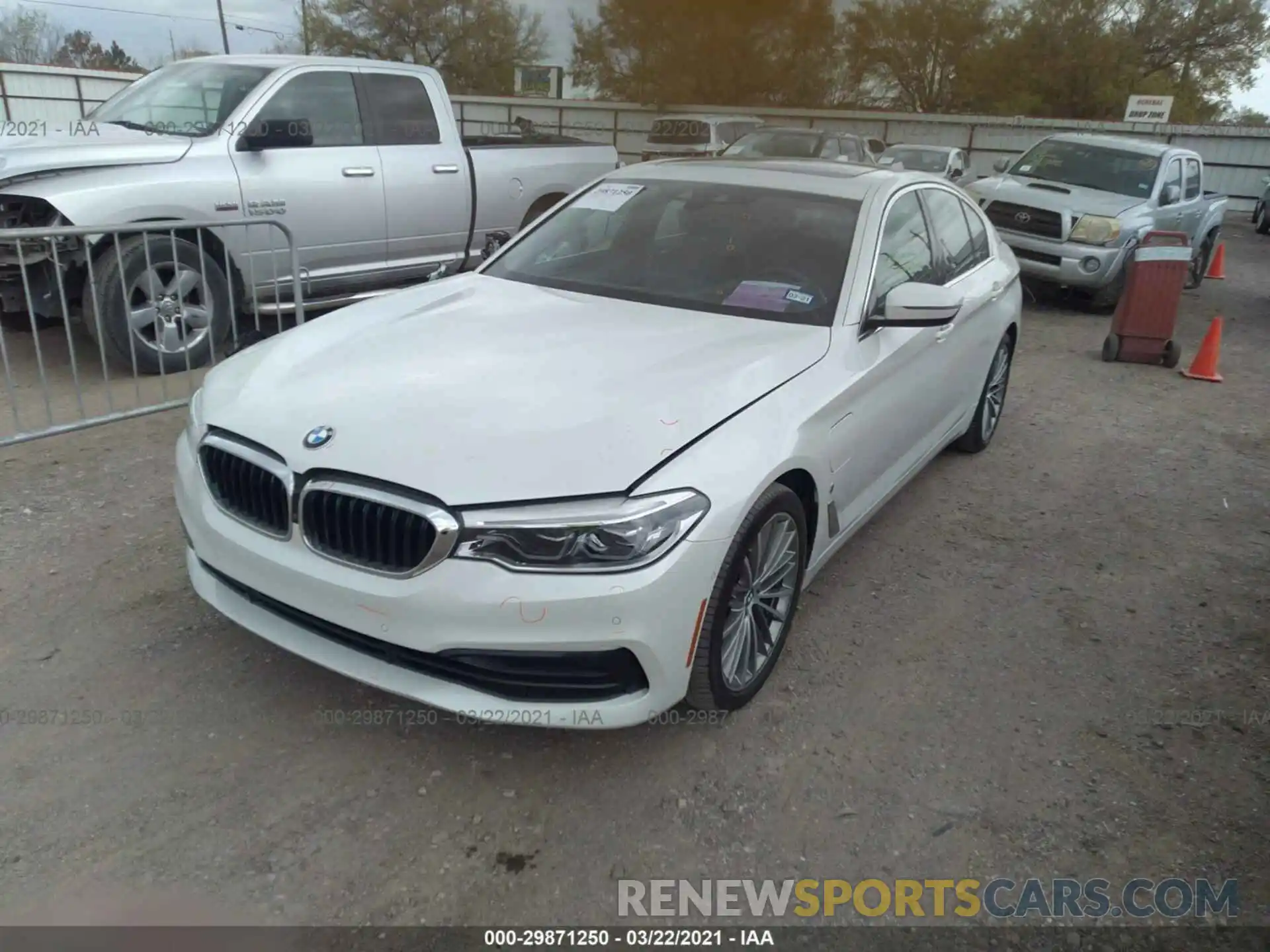 2 Photograph of a damaged car WBAJA9C58KB253861 BMW 5 SERIES 2019