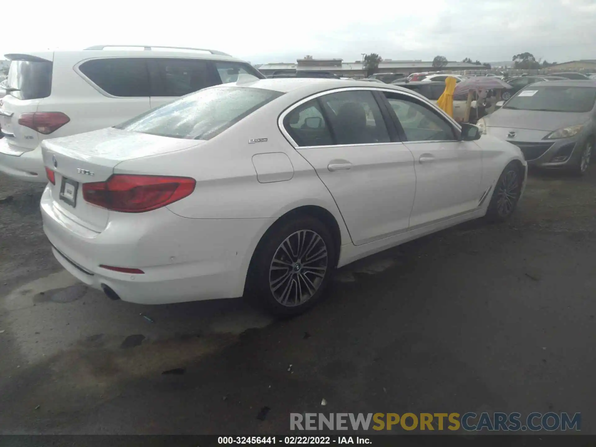 4 Photograph of a damaged car WBAJA9C58KB254945 BMW 5 SERIES 2019