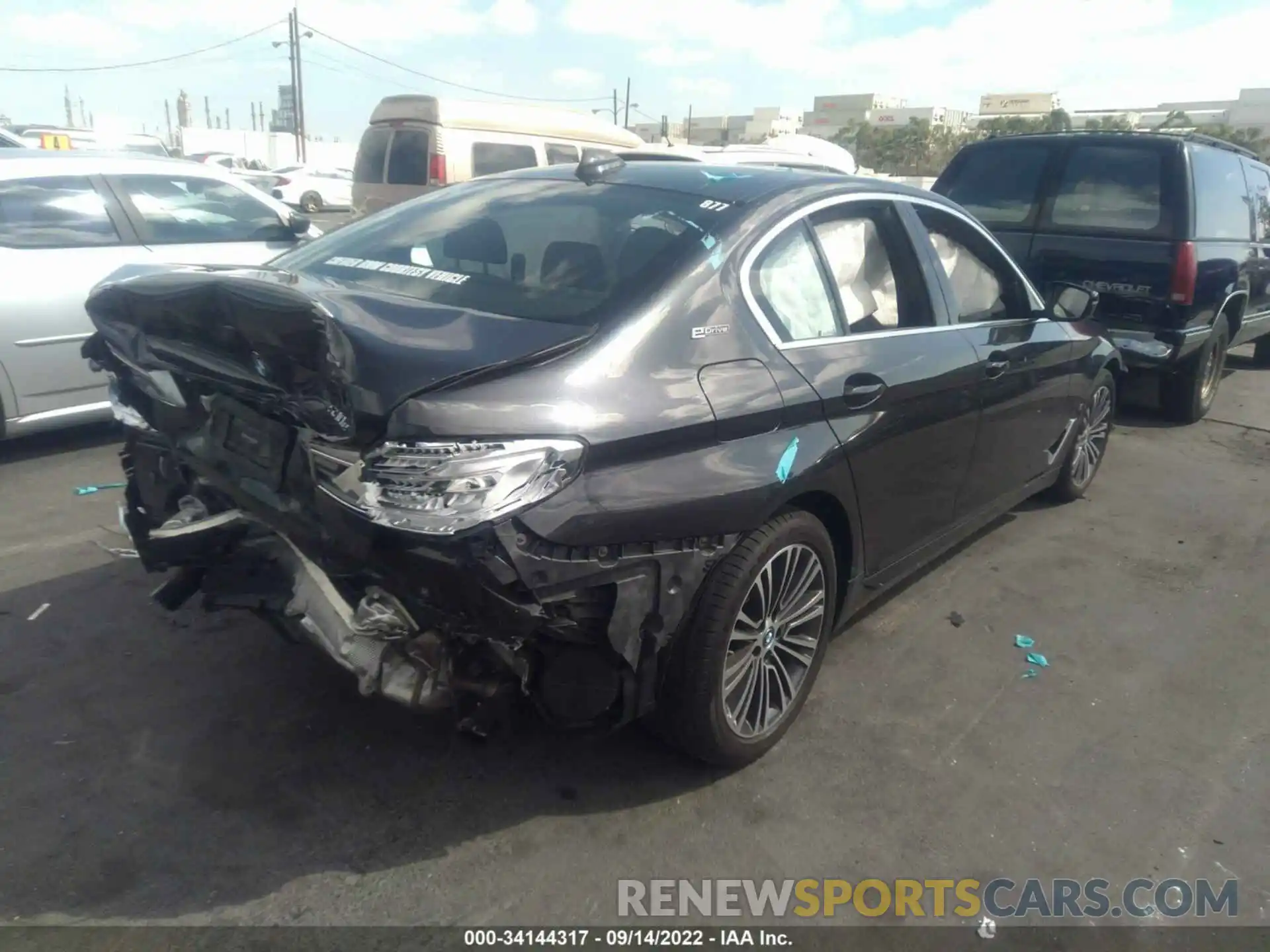 4 Photograph of a damaged car WBAJA9C58KB388452 BMW 5 SERIES 2019