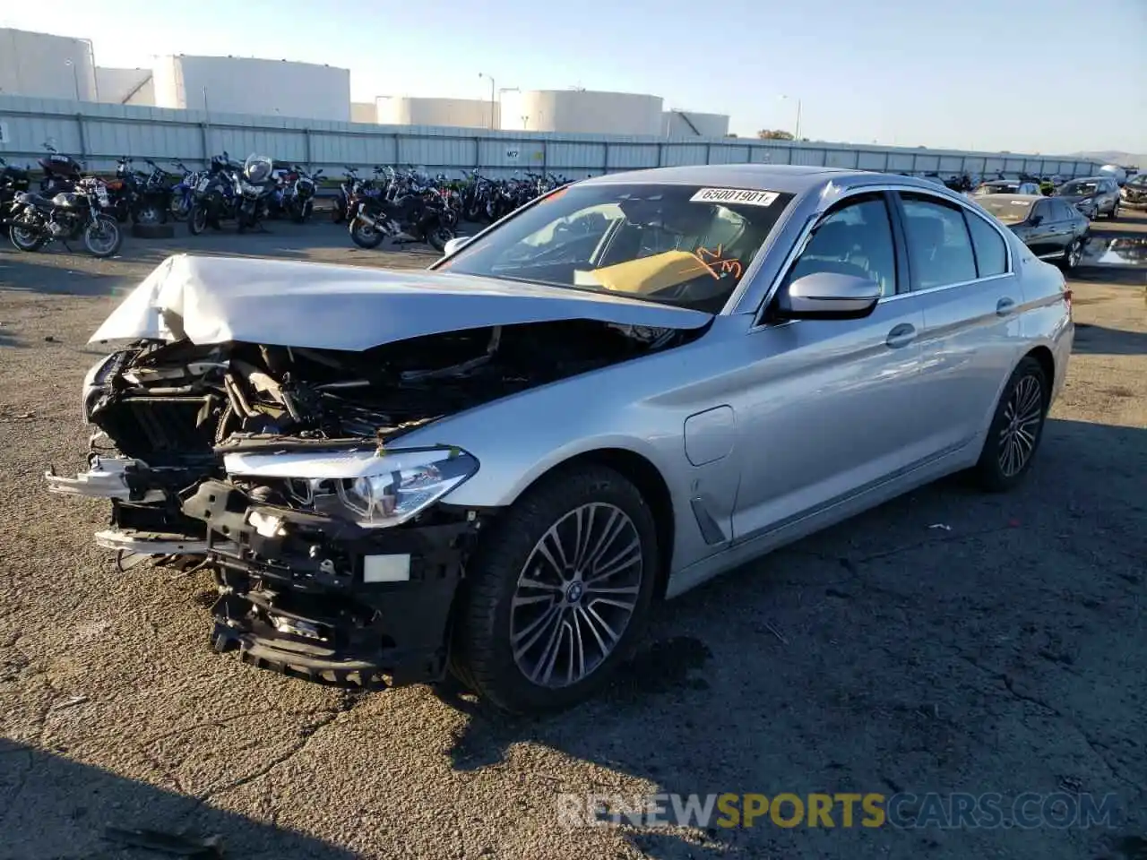 2 Фотография поврежденного автомобиля WBAJA9C58KB393862 BMW 5 SERIES 2019