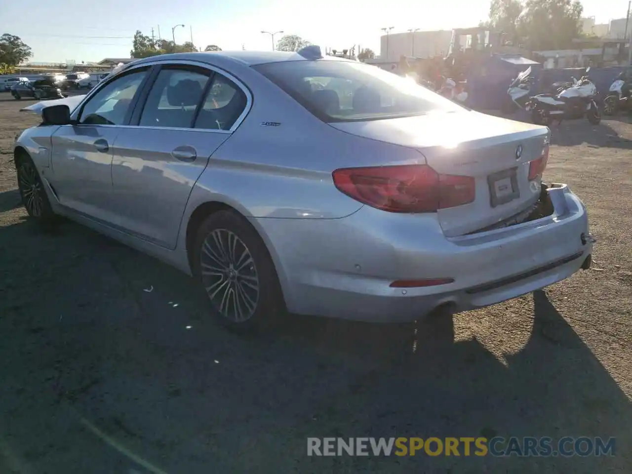 3 Photograph of a damaged car WBAJA9C58KB393862 BMW 5 SERIES 2019