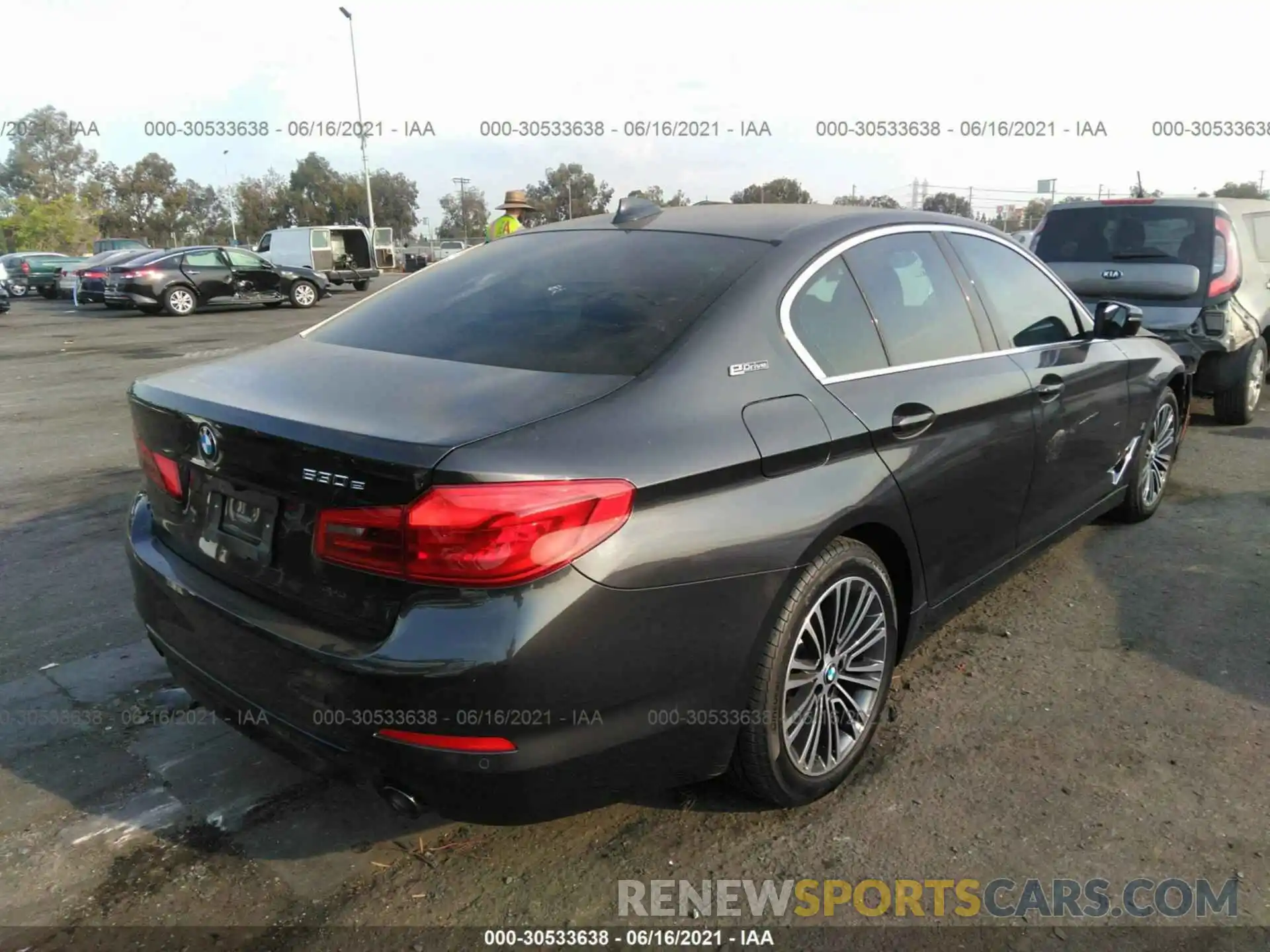 4 Photograph of a damaged car WBAJA9C58KB399404 BMW 5 SERIES 2019