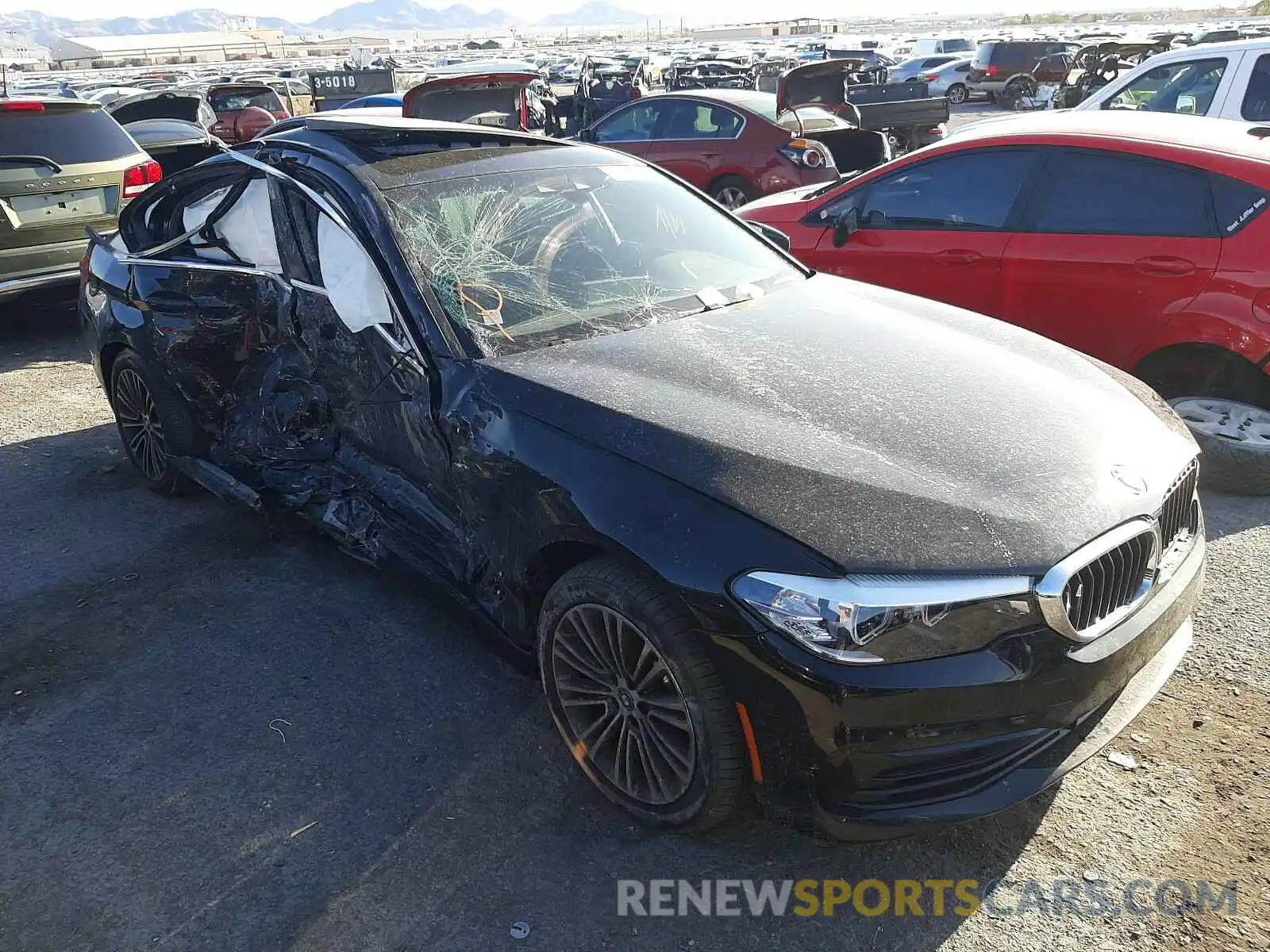 1 Фотография поврежденного автомобиля WBAJA9C59KB389190 BMW 5 SERIES 2019