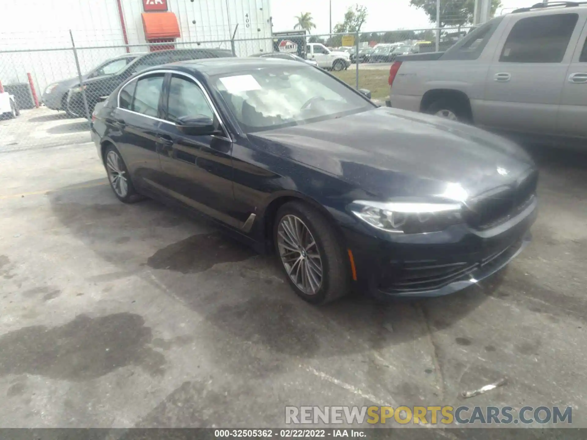 1 Photograph of a damaged car WBAJA9C59KB393501 BMW 5 SERIES 2019