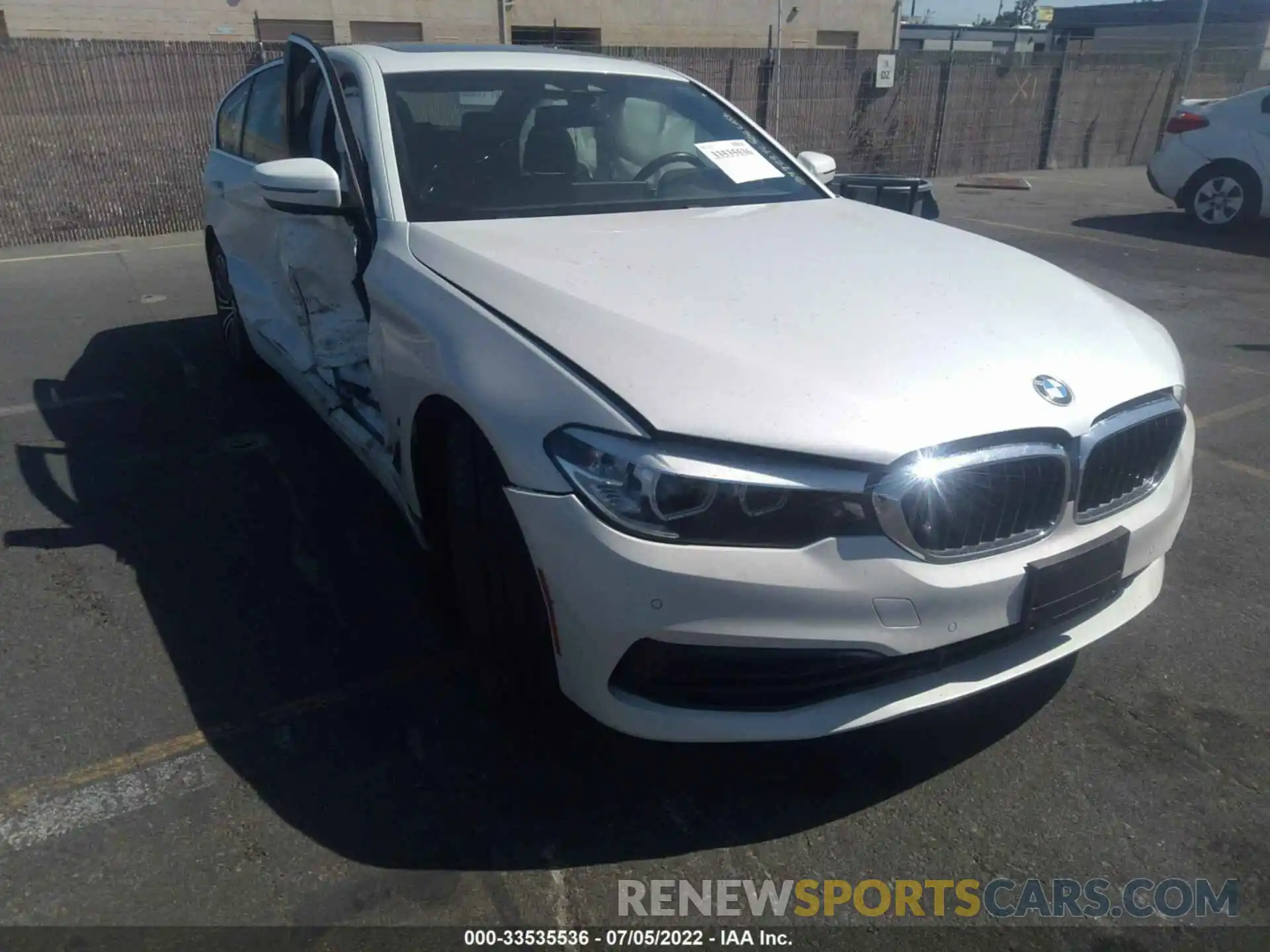 1 Photograph of a damaged car WBAJA9C5XKB253828 BMW 5 SERIES 2019