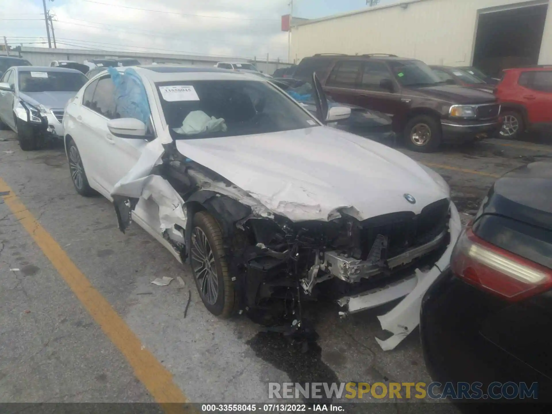 1 Photograph of a damaged car WBAJA9C5XKB254381 BMW 5 SERIES 2019