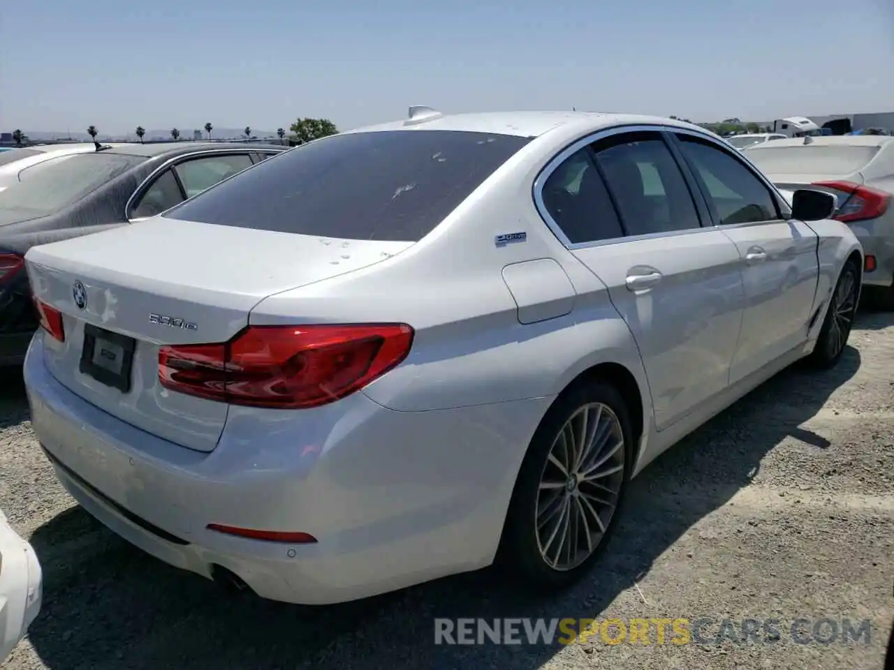 4 Photograph of a damaged car WBAJA9C5XKB254574 BMW 5 SERIES 2019