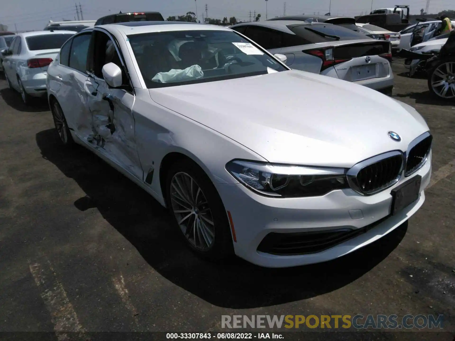 1 Photograph of a damaged car WBAJA9C5XKB254610 BMW 5 SERIES 2019