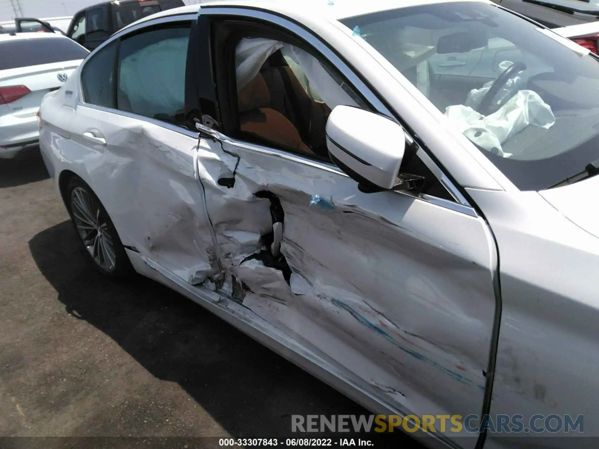 6 Photograph of a damaged car WBAJA9C5XKB254610 BMW 5 SERIES 2019